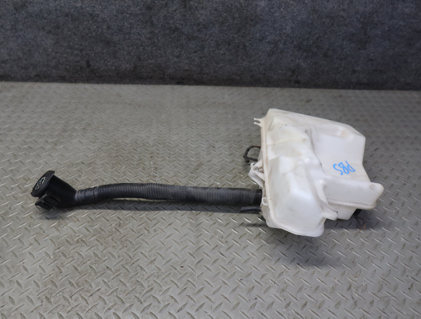 2006-2010 BMW E63 E64 M6 Windshield Washer Fluid Reservoir Tank W/ Pump 7896391