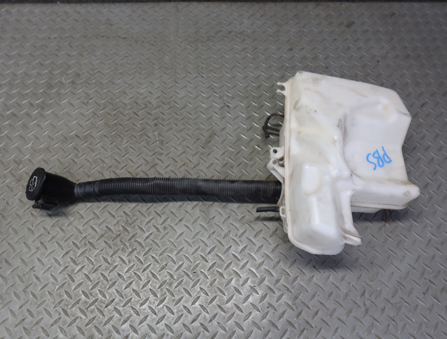 2006-2010 BMW E63 E64 M6 Windshield Washer Fluid Reservoir Tank W/ Pump 7896391