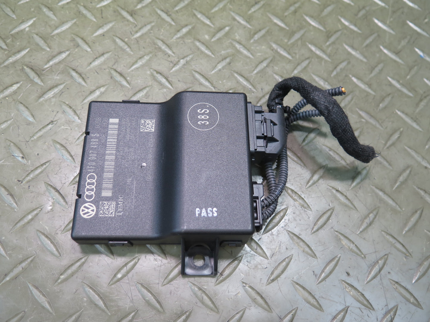 11-15 Audi Q7 4L Central Gateway Control Module 4F0907468S OEM