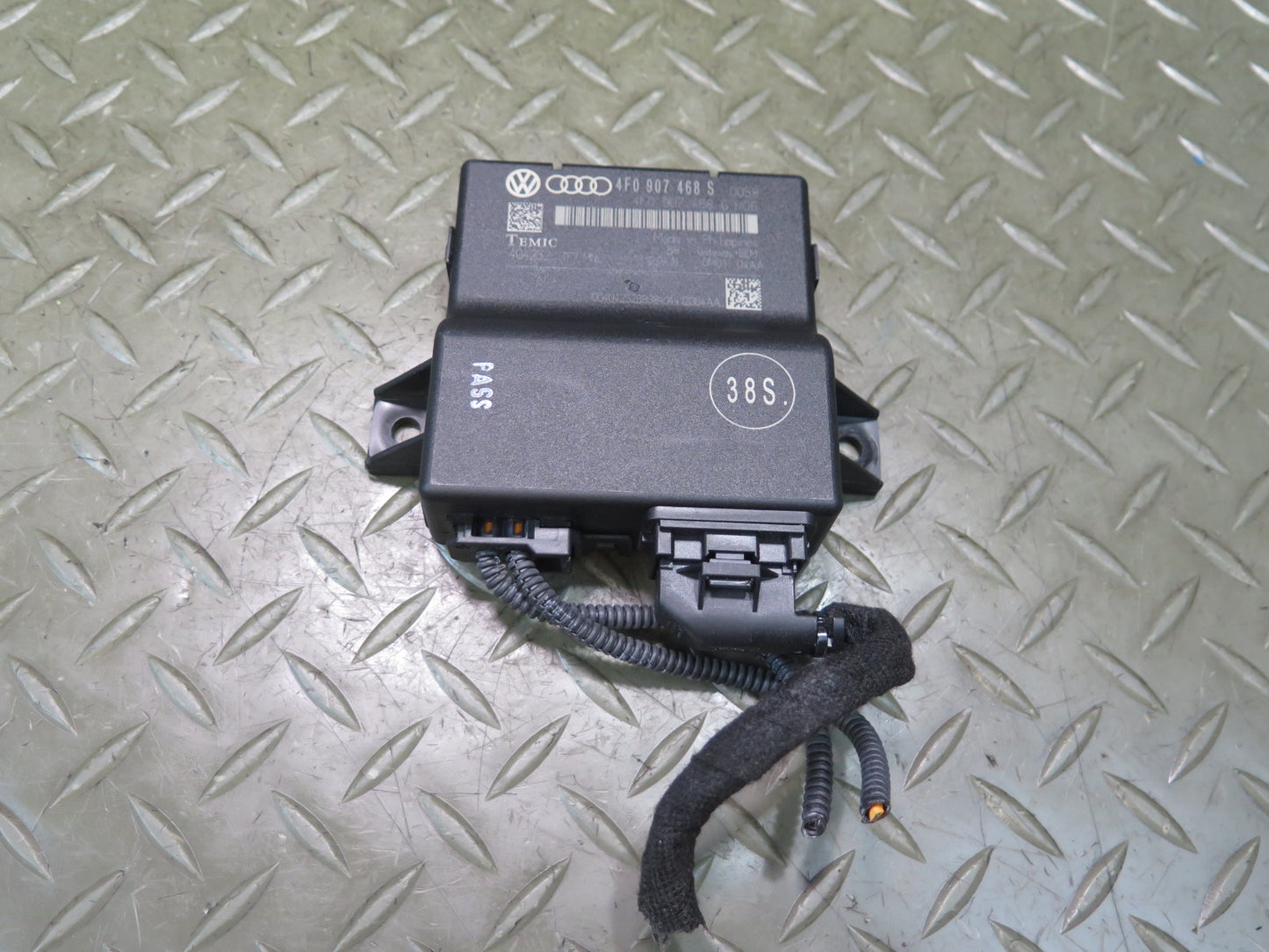 11-15 Audi Q7 4L Central Gateway Control Module 4F0907468S OEM