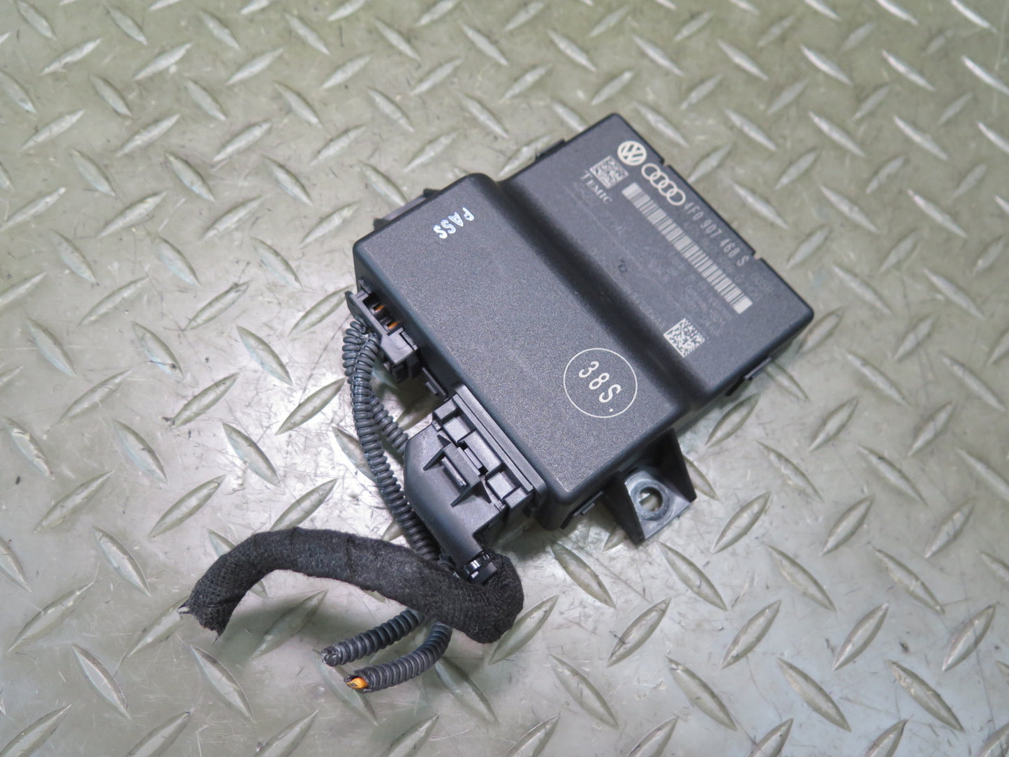 11-15 Audi Q7 4L Central Gateway Control Module 4F0907468S OEM