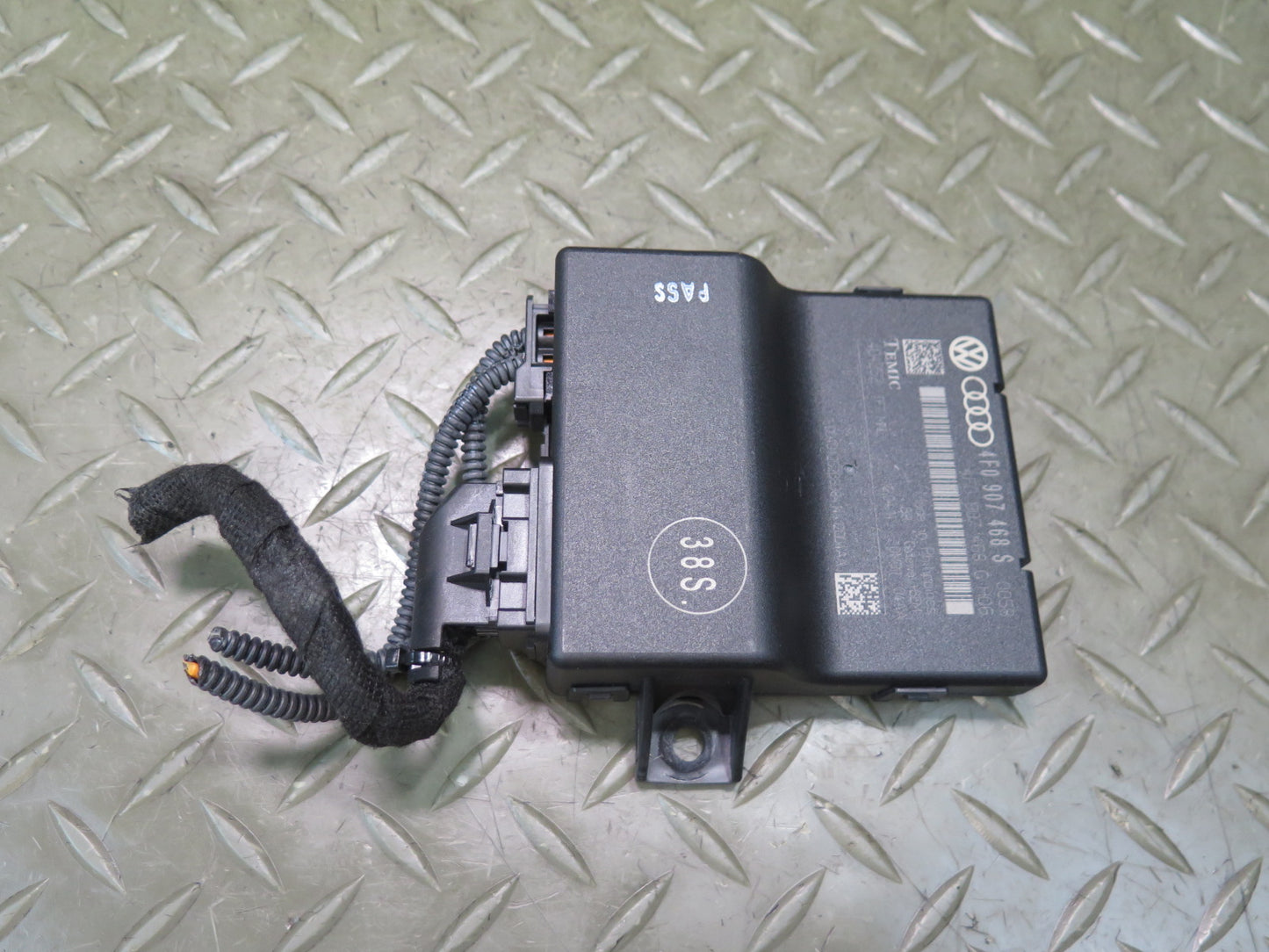 11-15 Audi Q7 4L Central Gateway Control Module 4F0907468S OEM