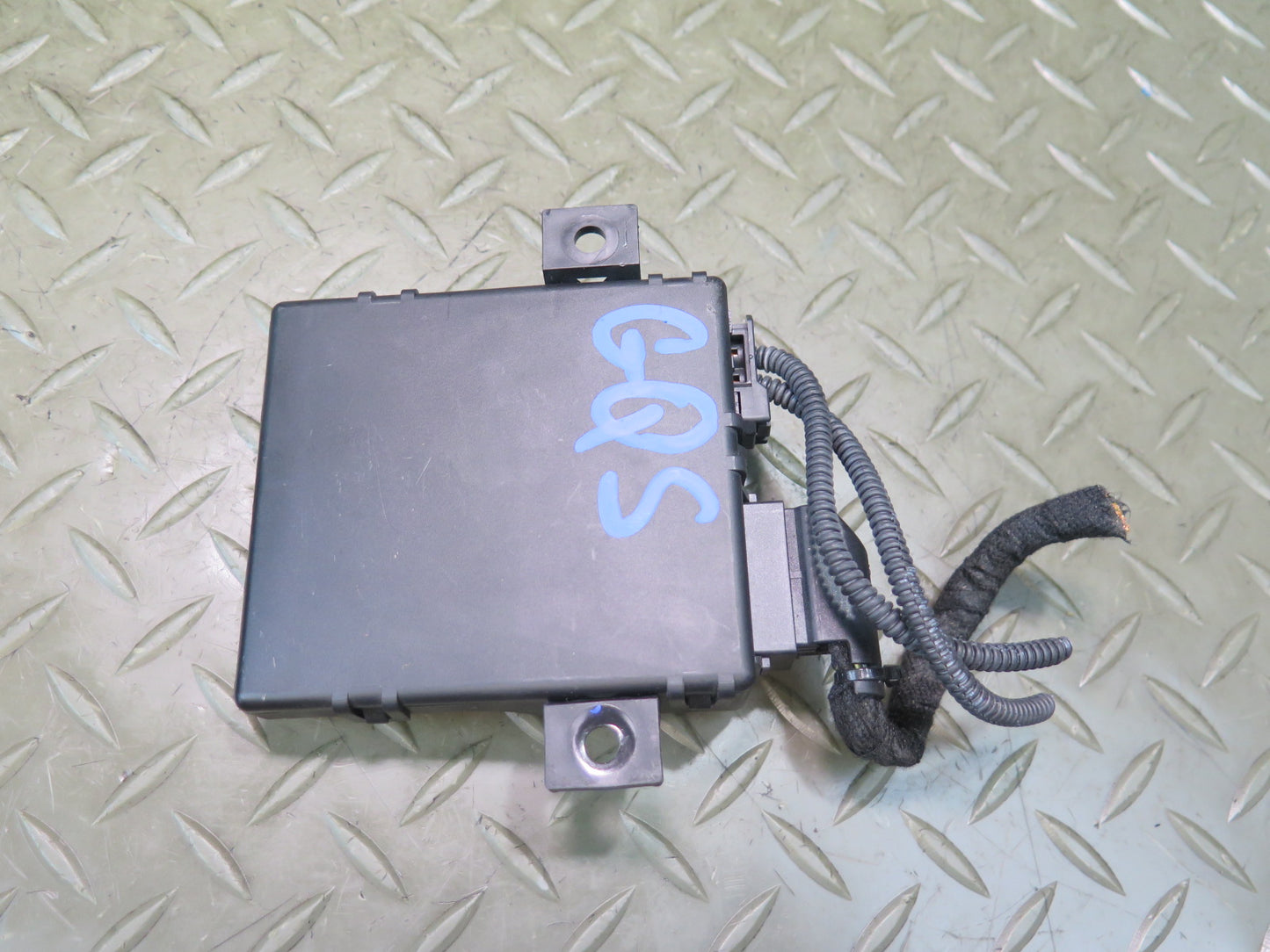 11-15 Audi Q7 4L Central Gateway Control Module 4F0907468S OEM