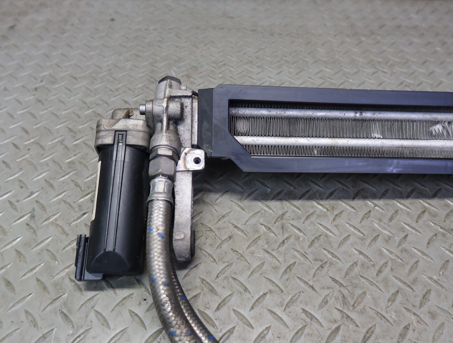 2006-2008 BMW E63 E64 M6 SMG Transmission Oil Cooler Radiator 2470041600