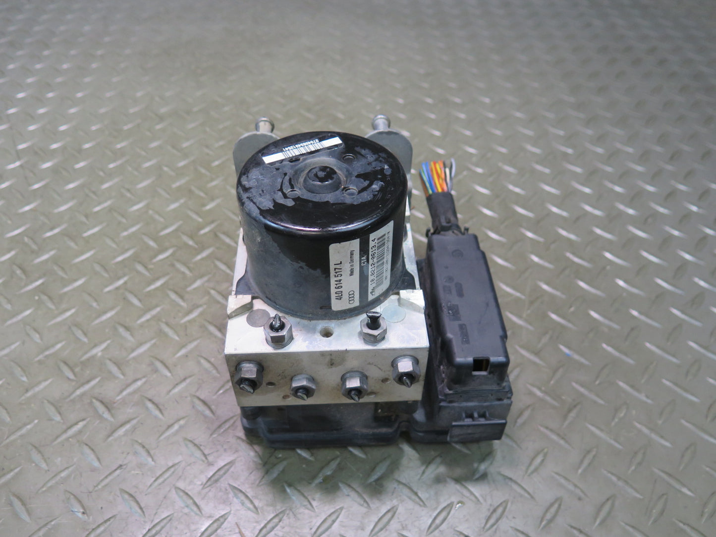 13-15 Audi 4L Q7 3.0L Anti Lock Brake ABS Pump Module 4L0614517L OEM