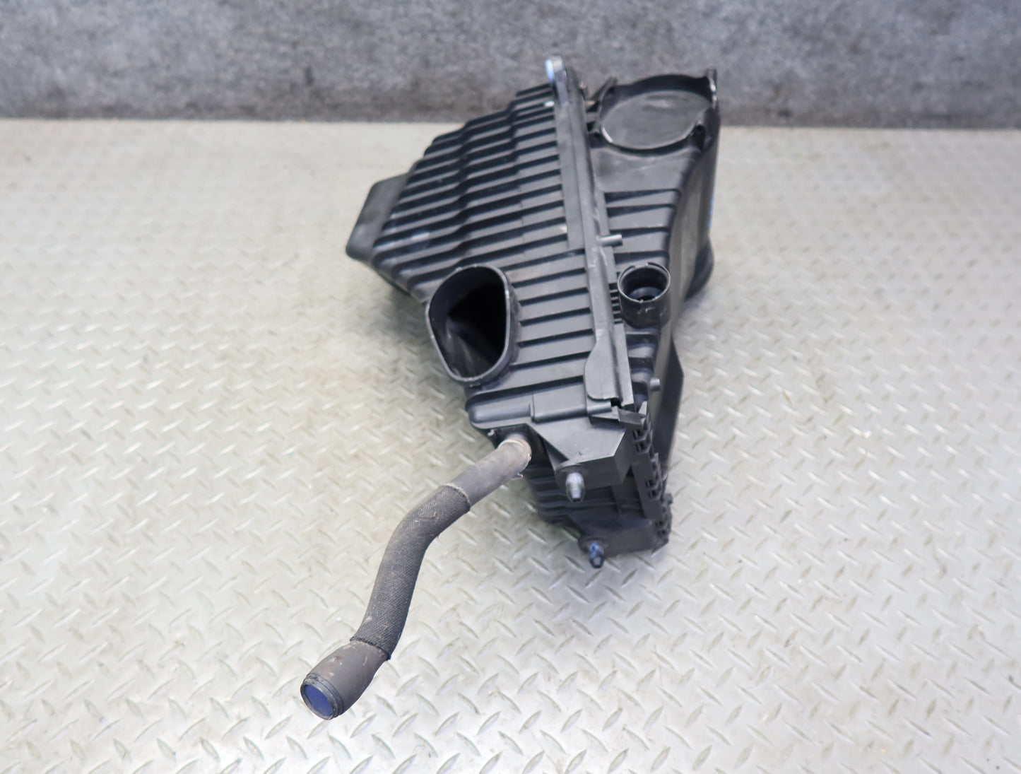 11-15 Audi 4L Q7 3.0L Gas Engine Air Intake Cleaner Filter Box 7L6129601BB OEM