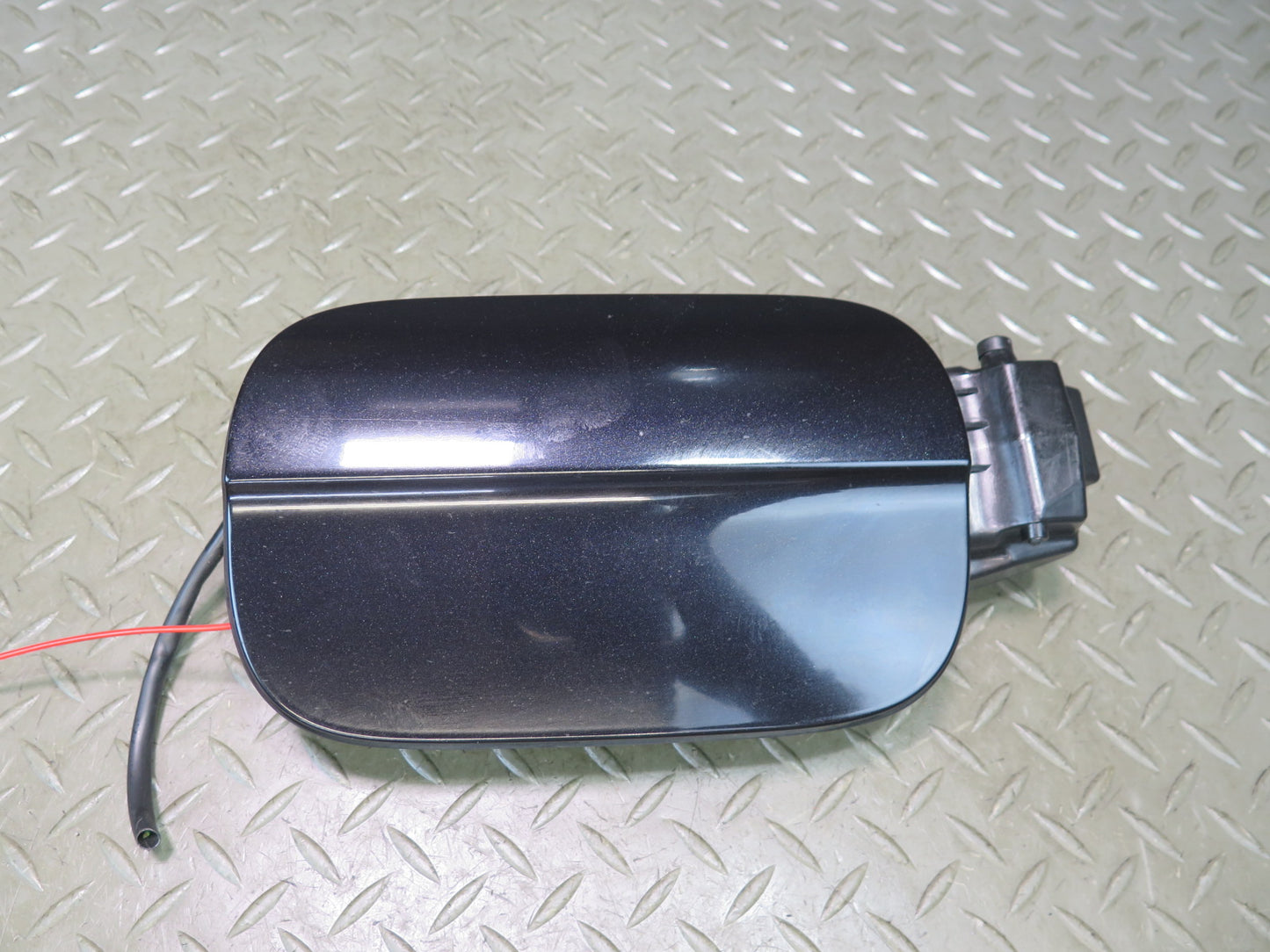 11-15 Audi Q7 4L Fuel Gas Filler Door Lid Cover w Housing Cap Cover Black OEM