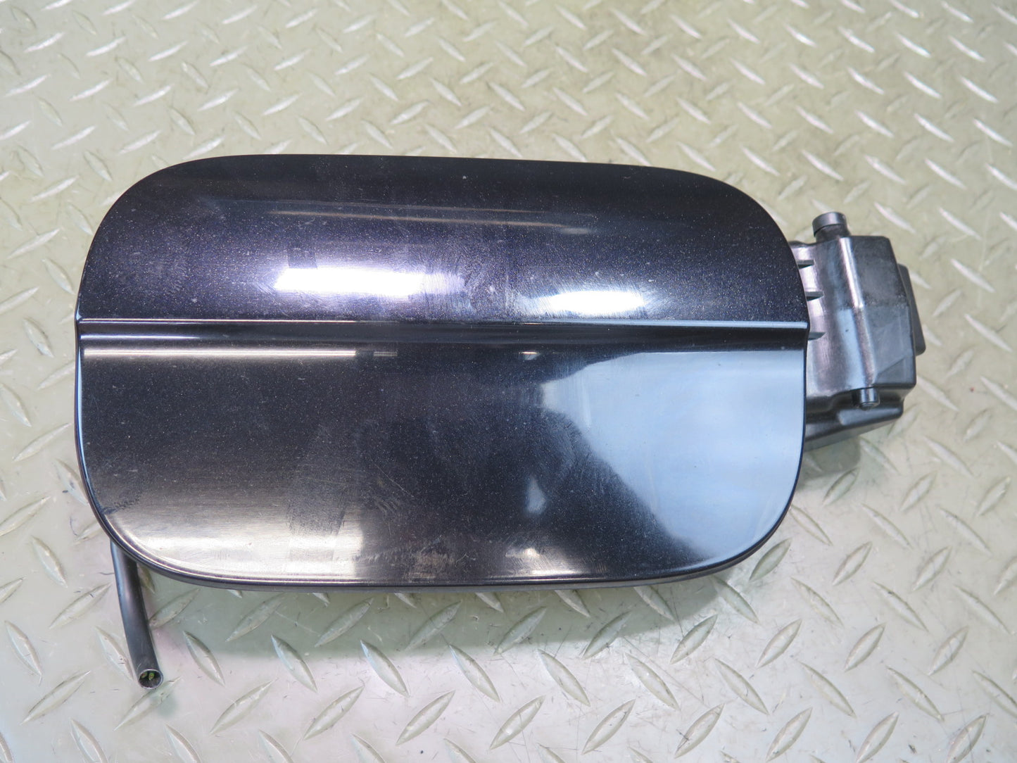 11-15 Audi Q7 4L Fuel Gas Filler Door Lid Cover w Housing Cap Cover Black OEM