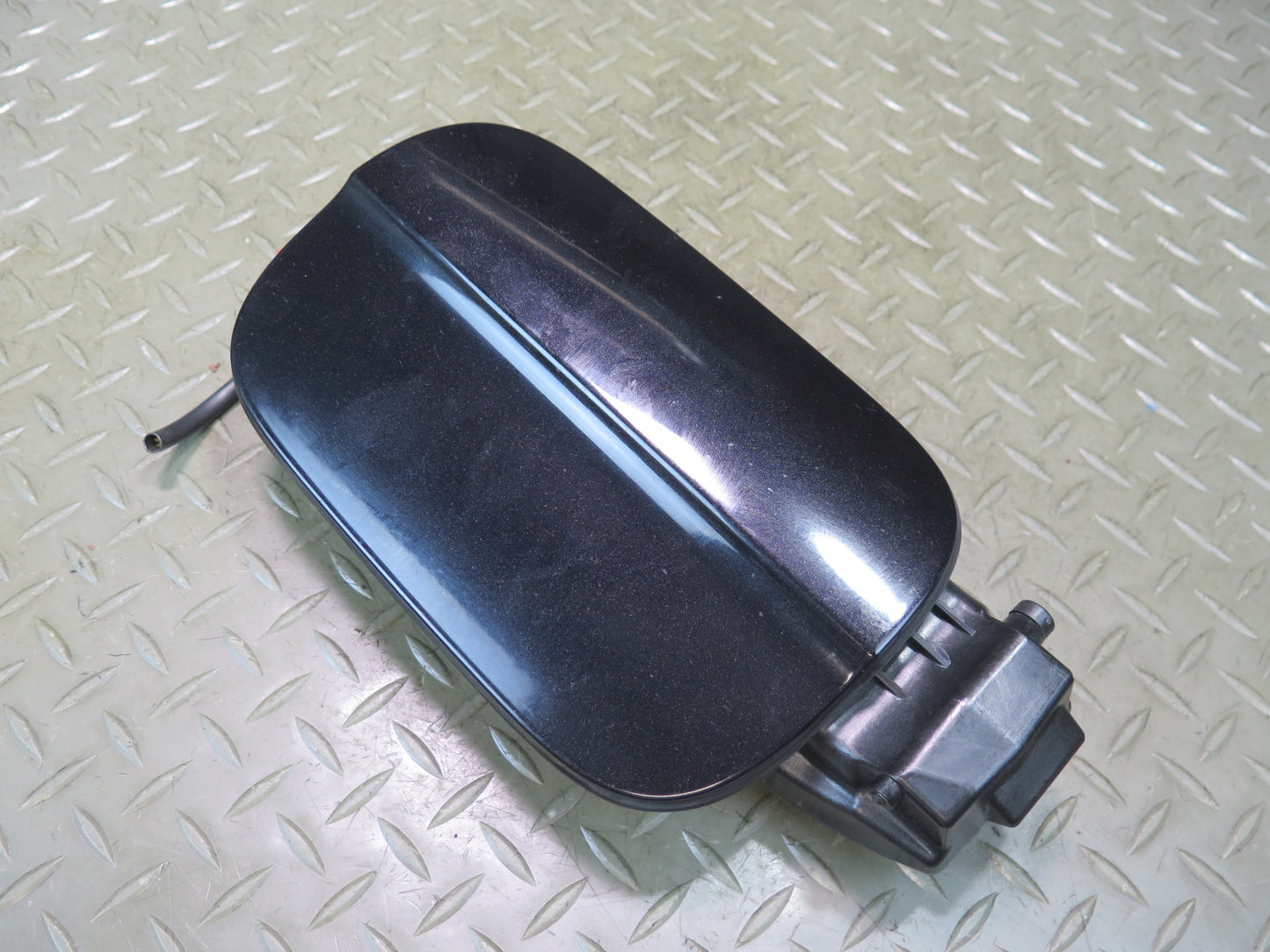 11-15 Audi Q7 4L Fuel Gas Filler Door Lid Cover w Housing Cap Cover Black OEM