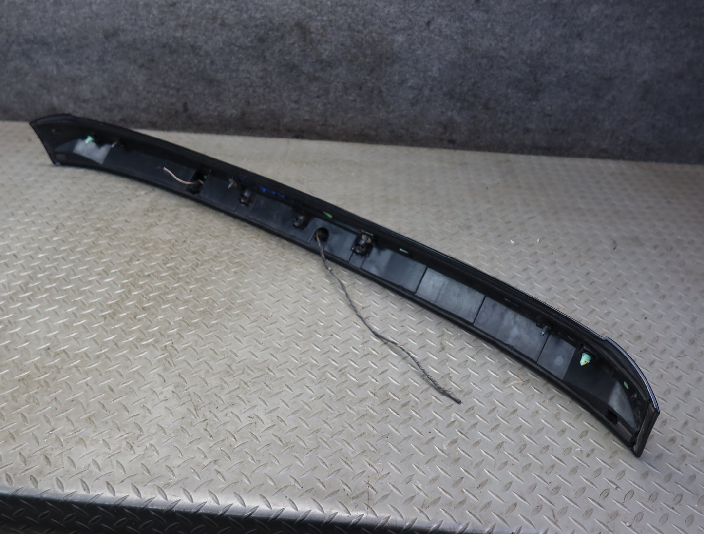 07-15 Audi Q7 4L Rear Tailgate Trunk Lid Spoiler w 3RD Brake Light Black OEM