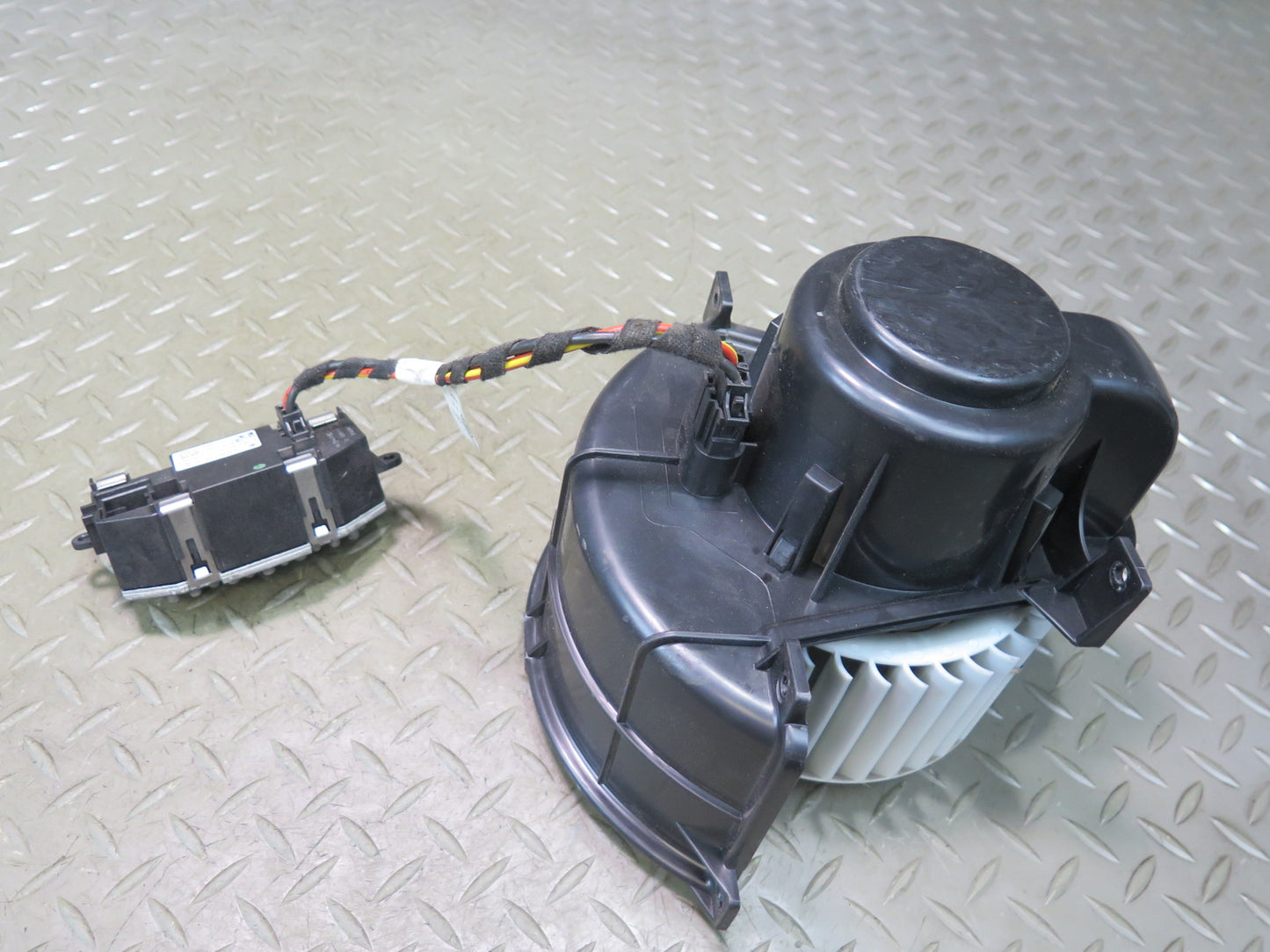 07-15 Audi 4L Q7 Front A/C Heater Blower Fan Motor & Resistor OEM