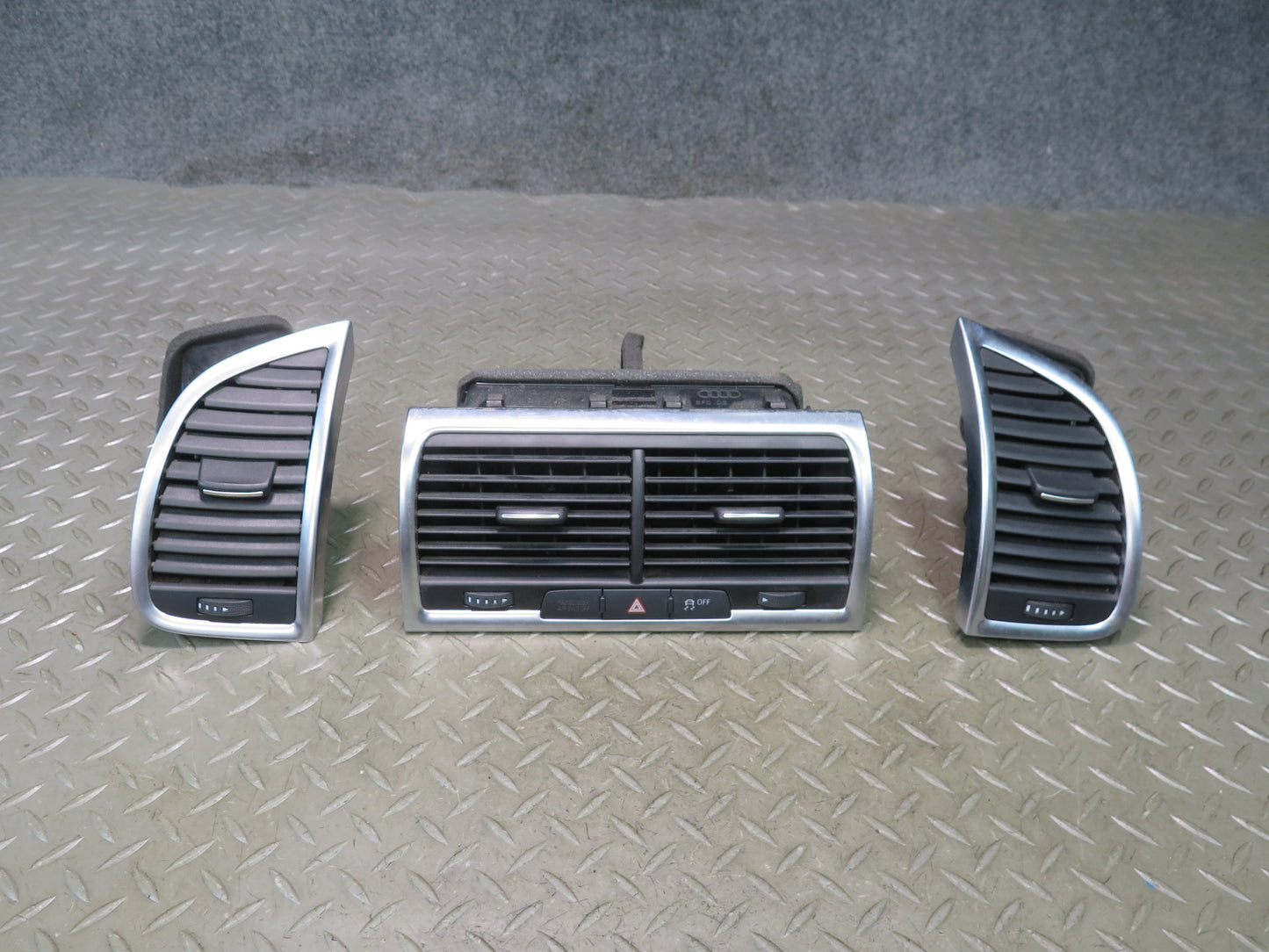 07-15 Audi 4L Q7 Set of 3 Dash Front Left Center Right A/C Air Vent Grille OEM