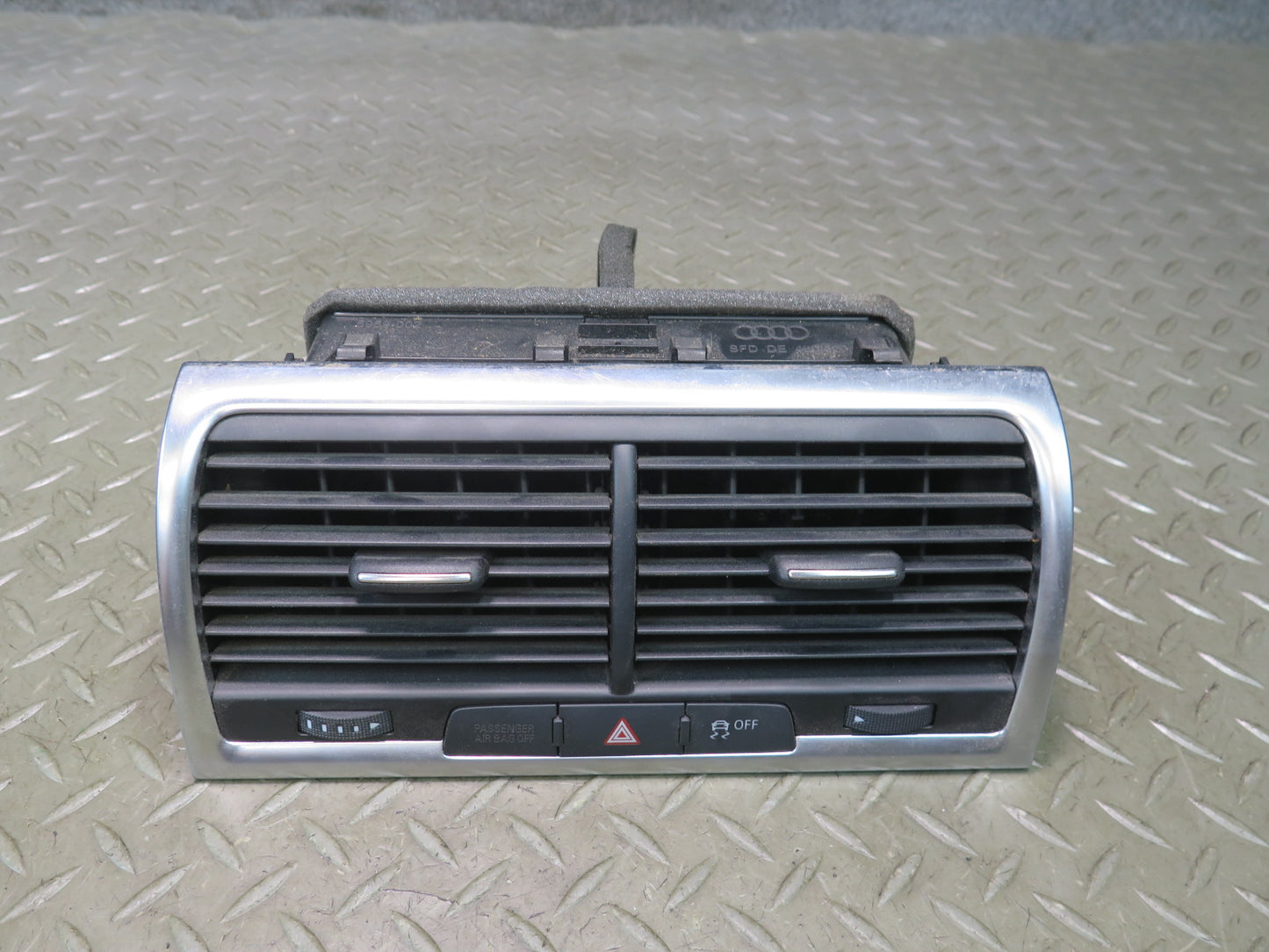 07-15 Audi 4L Q7 Set of 3 Dash Front Left Center Right A/C Air Vent Grille OEM
