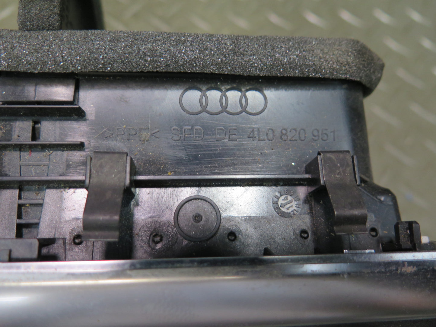 07-15 Audi 4L Q7 Set of 3 Dash Front Left Center Right A/C Air Vent Grille OEM
