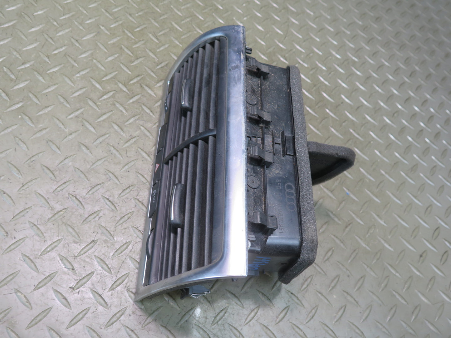 07-15 Audi 4L Q7 Set of 3 Dash Front Left Center Right A/C Air Vent Grille OEM