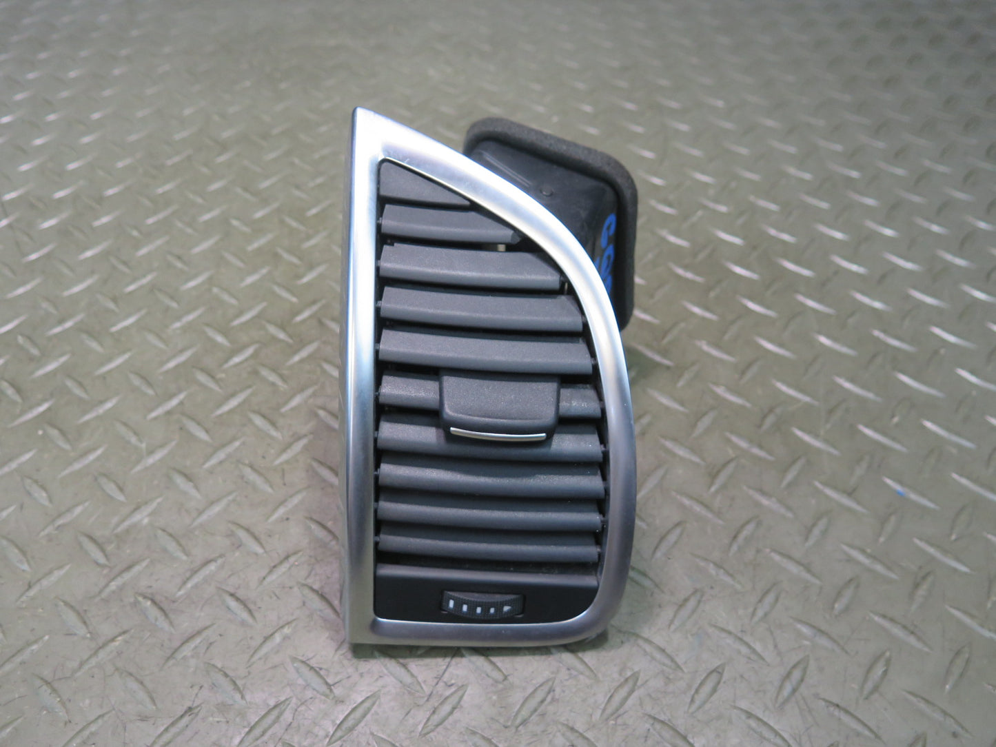 07-15 Audi 4L Q7 Set of 3 Dash Front Left Center Right A/C Air Vent Grille OEM