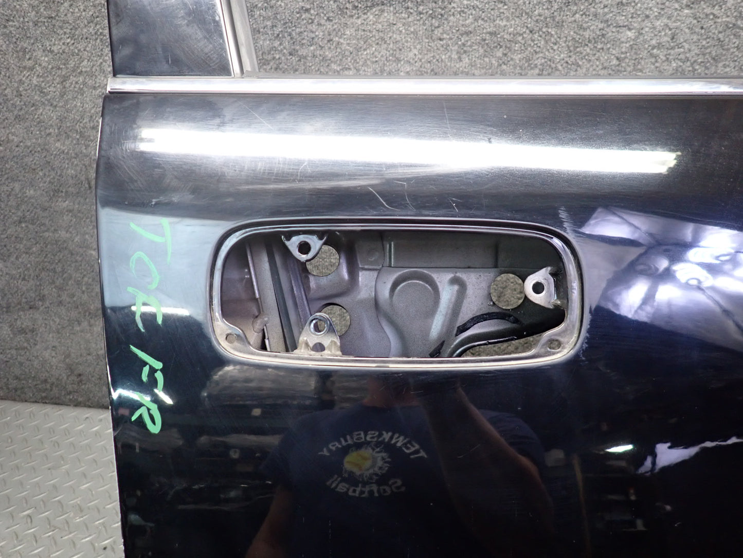 99-01 Toyota Crown JZS175 Sedan Front Right Door Shell Panel Black OEM