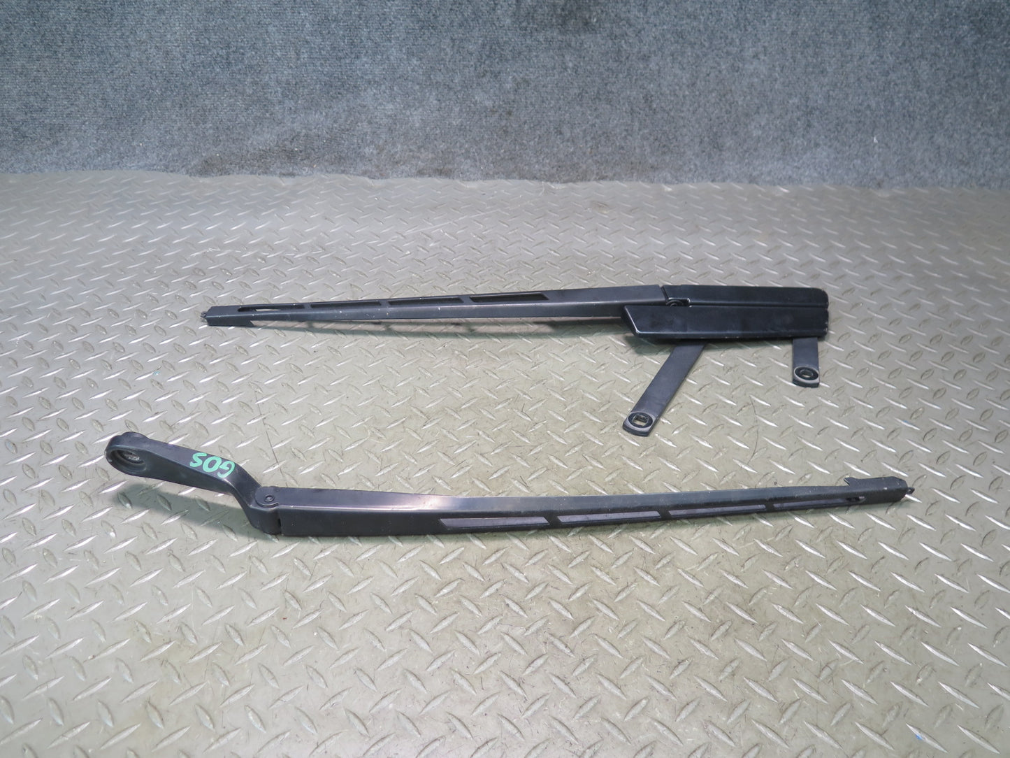 07-15 Audi 4L Q7 Set of 2 Front Left & Right Windshield Wiper Arm OEM