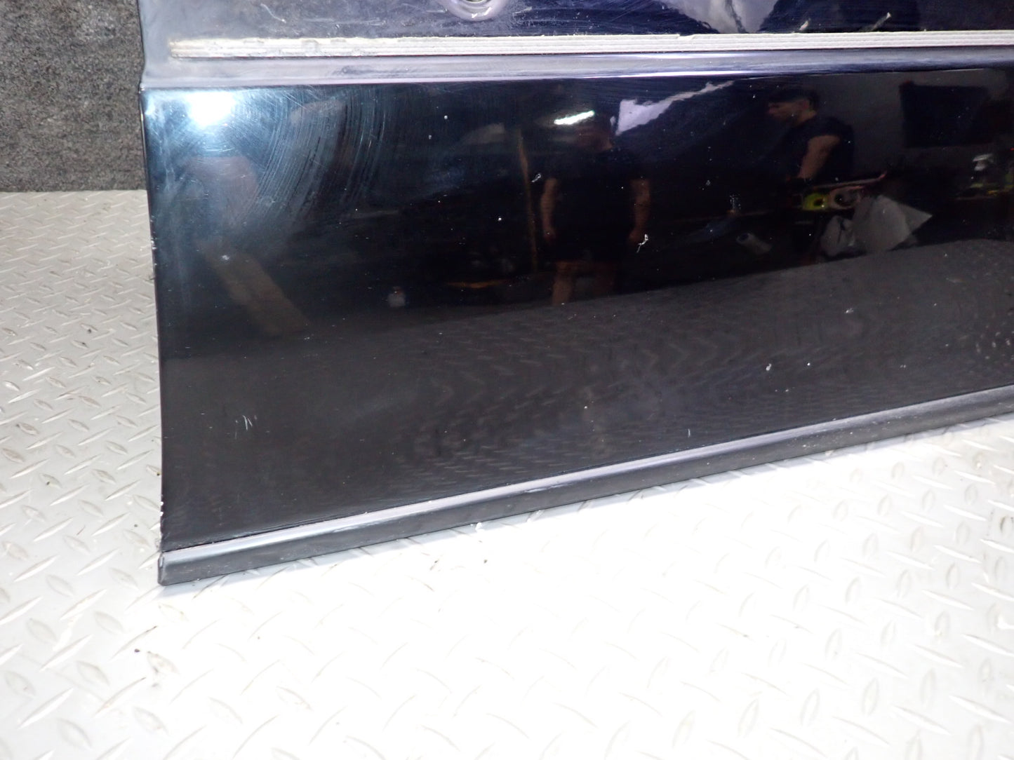 99-01 Toyota Crown JZS175 Sedan Front Right Door Shell Panel Black OEM