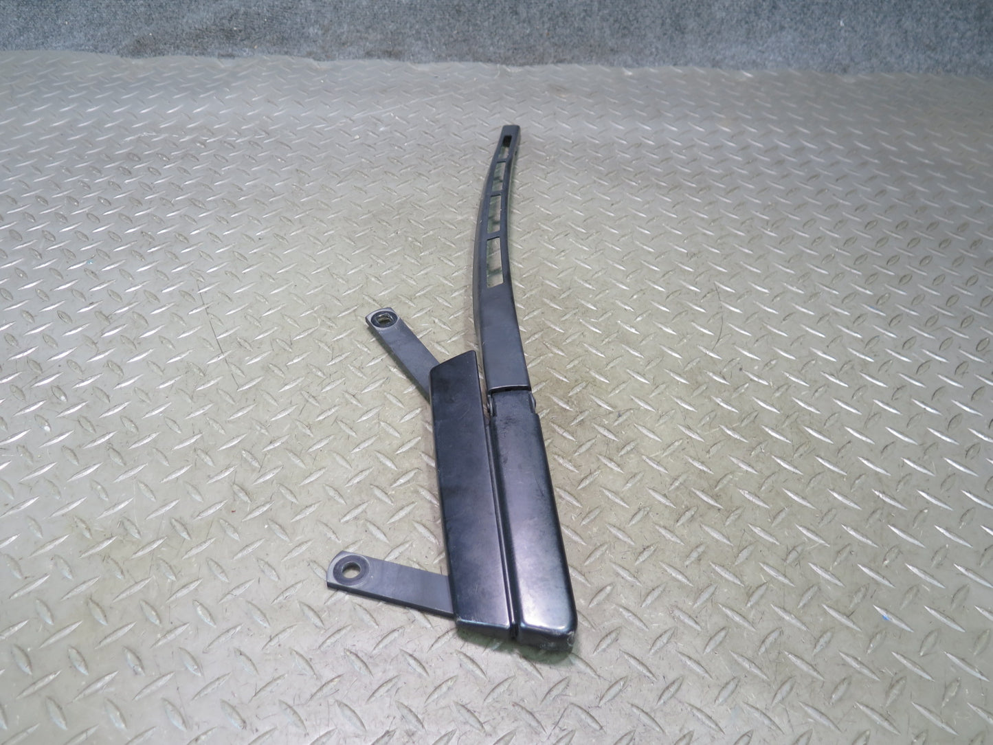 07-15 Audi 4L Q7 Set of 2 Front Left & Right Windshield Wiper Arm OEM