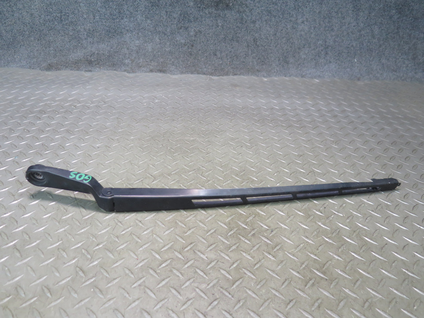 07-15 Audi 4L Q7 Set of 2 Front Left & Right Windshield Wiper Arm OEM