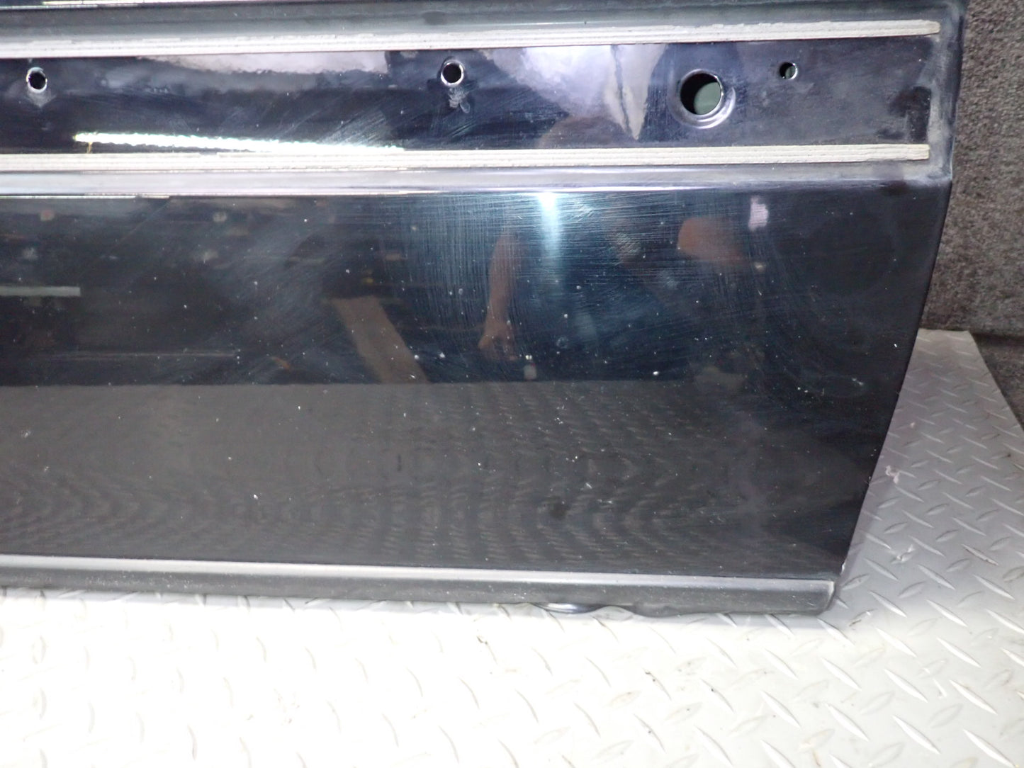 99-01 Toyota Crown JZS175 Sedan Front Right Door Shell Panel Black OEM