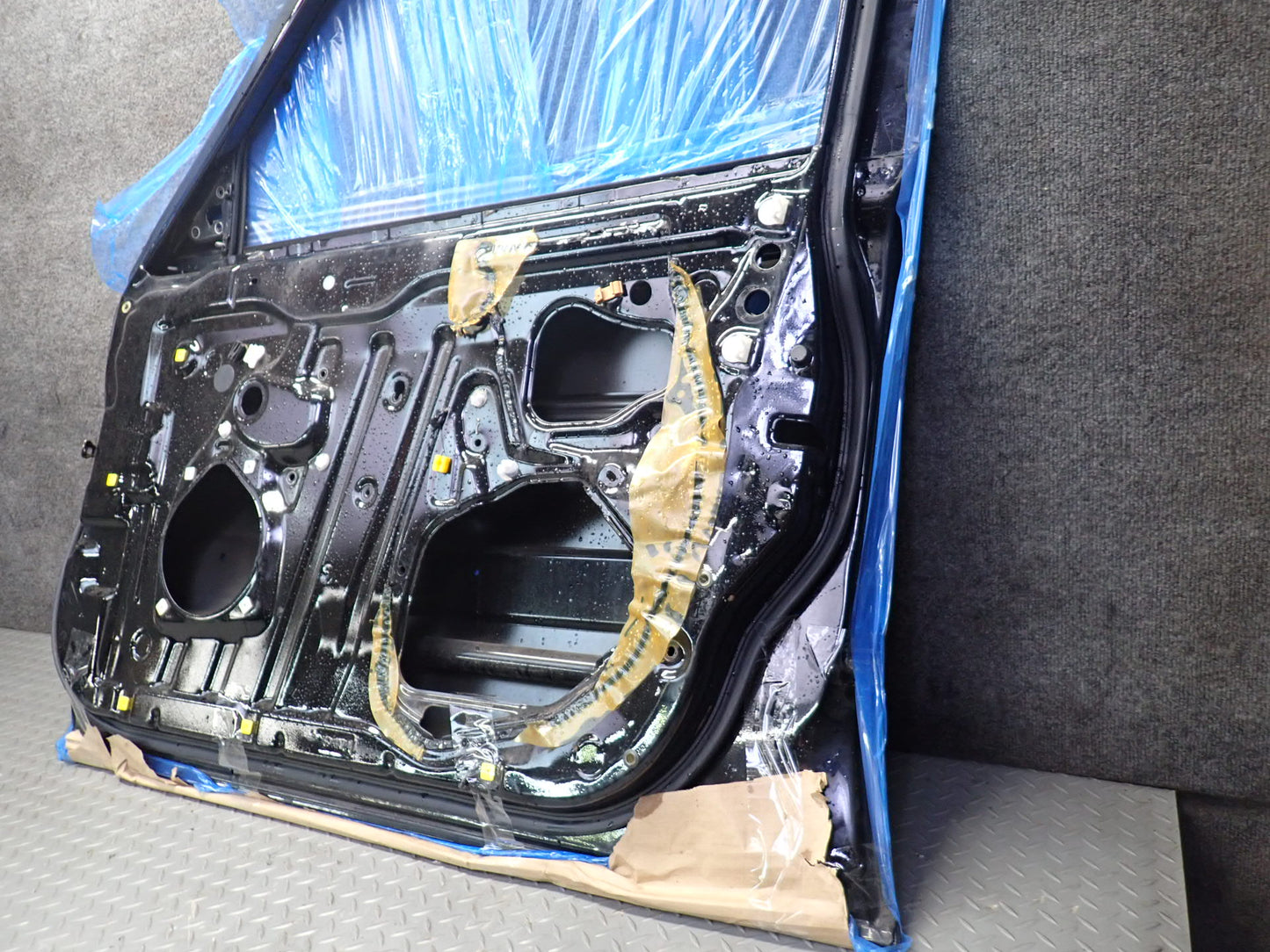 99-01 Toyota Crown JZS175 Sedan Front Right Door Shell Panel Black OEM