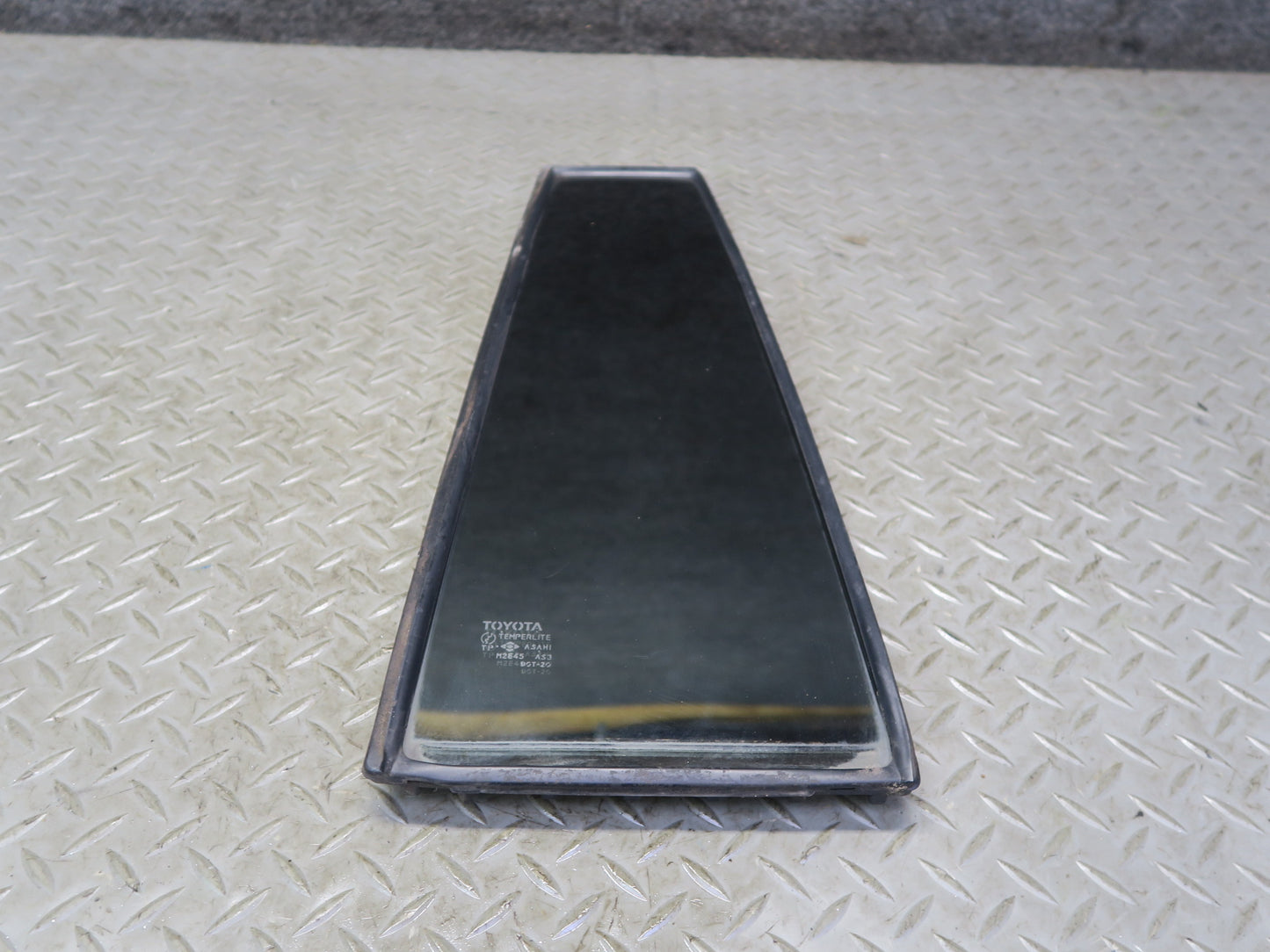 1996-1997 Lexus FZJ80L LX450 Rear Right Door Vent Fixed Glass Window