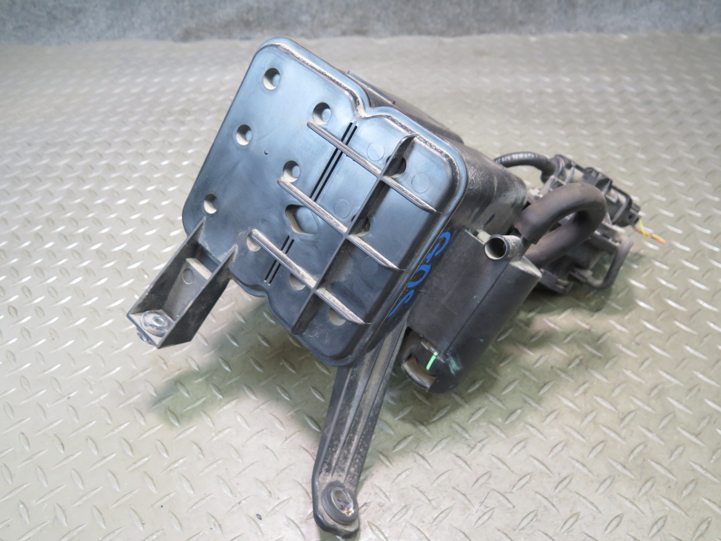 07-15 Audi 4L Q7 Fuel Evap Vapor Charcoal Canister 7L8201801B OEM