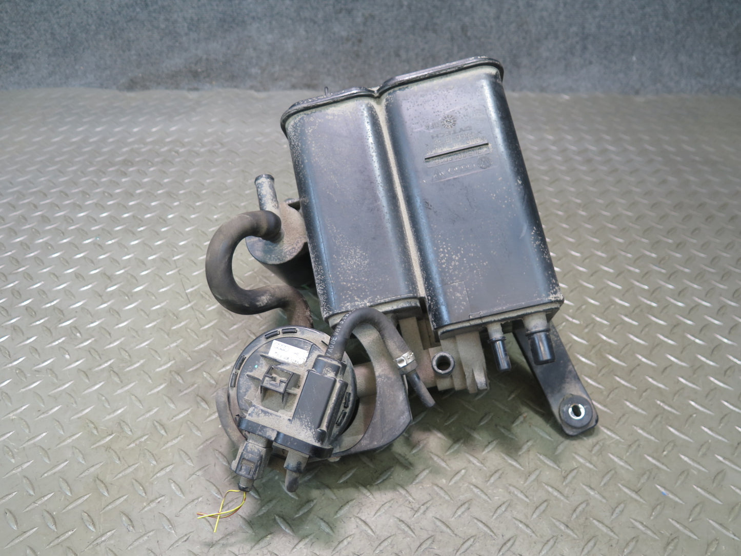 07-15 Audi 4L Q7 Fuel Evap Vapor Charcoal Canister 7L8201801B OEM