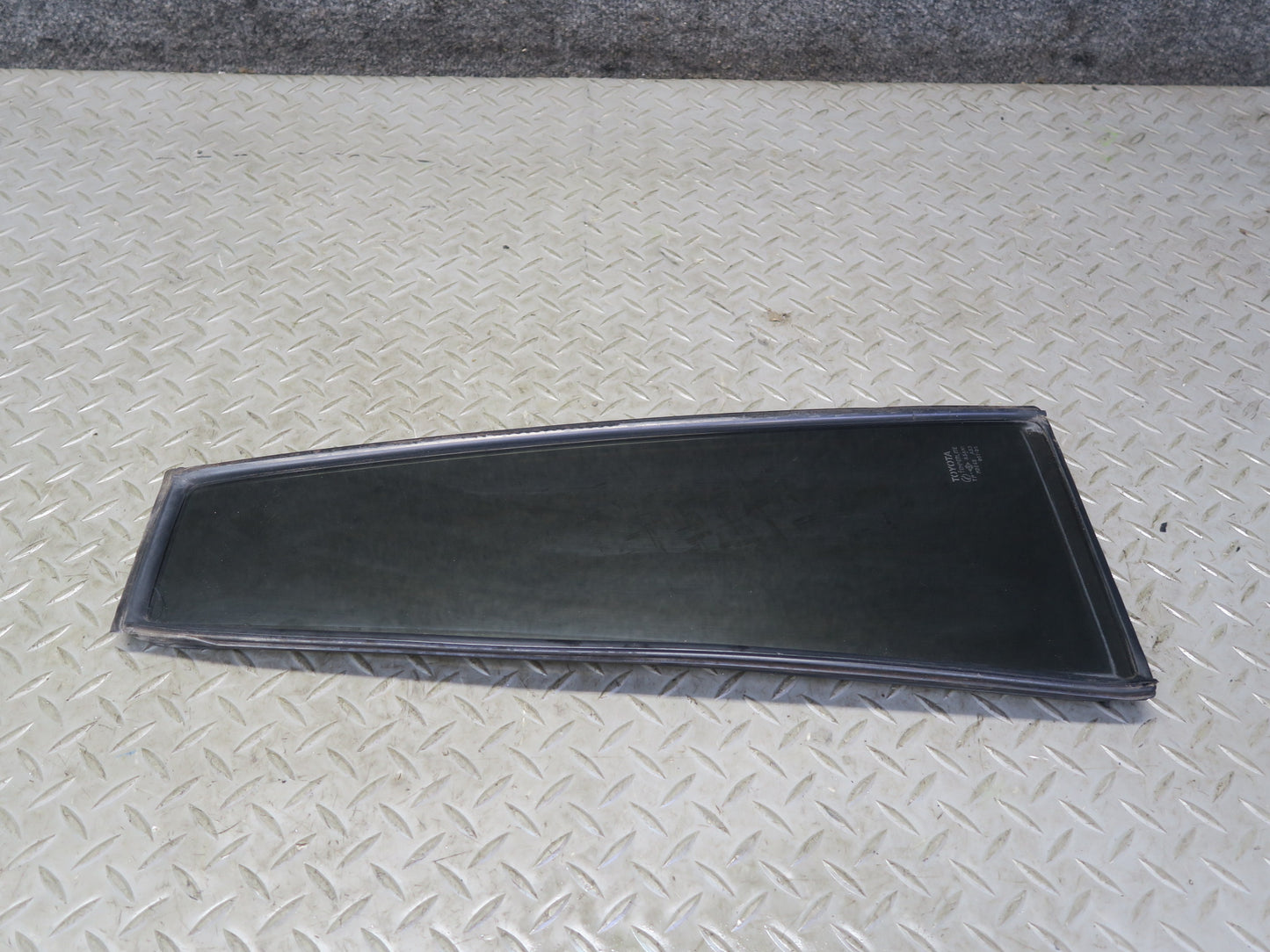 1996-1997 Lexus FZJ80L LX450 Rear Left Door Vent Fixed Glass Window