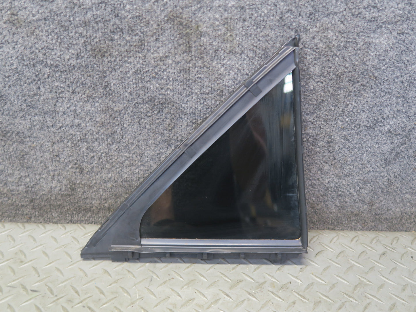 99-01 Toyota Crown JZS175 Sedan Rear Left Door Quarter Window Glass OEM