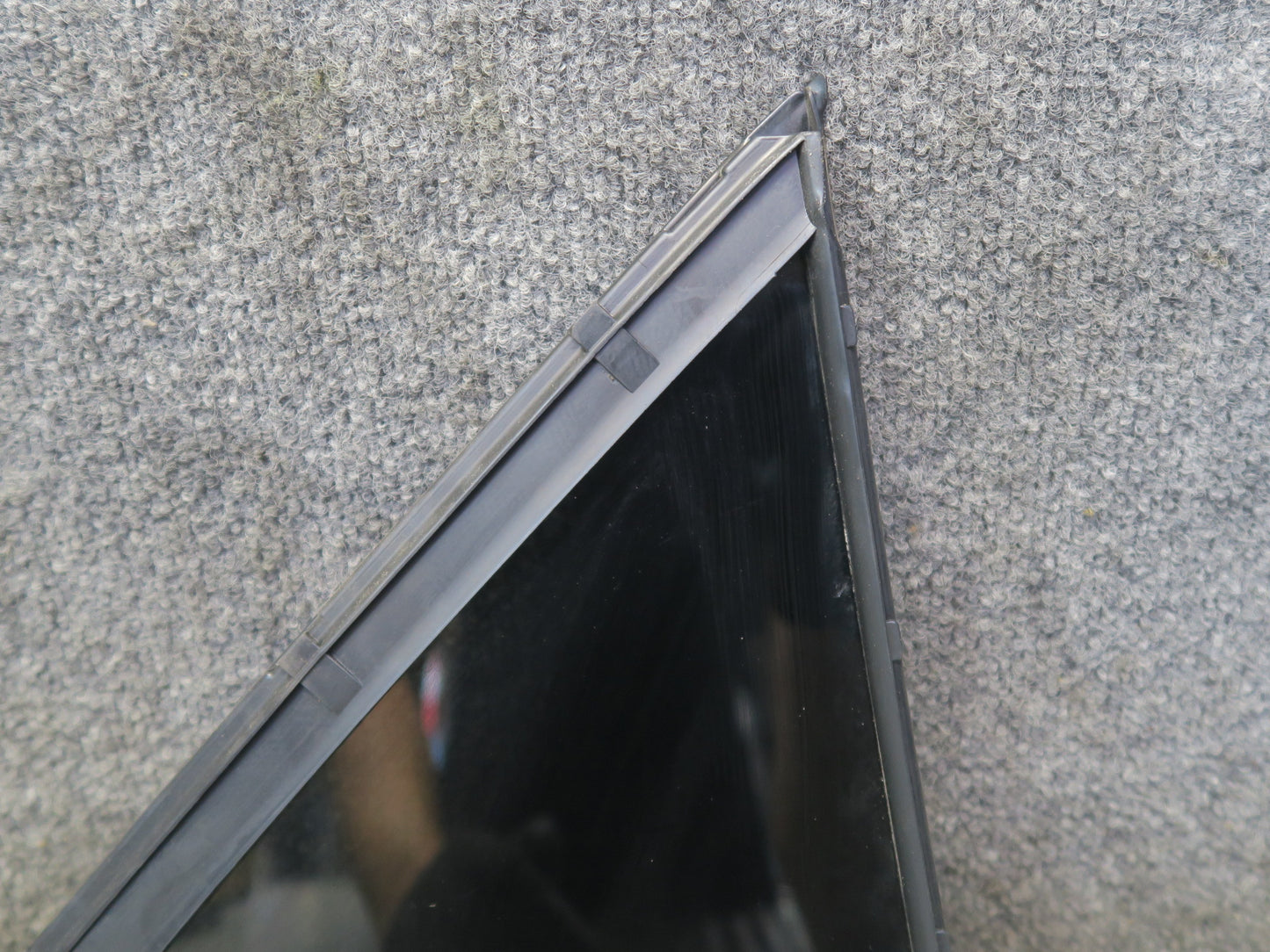 99-01 Toyota Crown JZS175 Sedan Rear Left Door Quarter Window Glass OEM