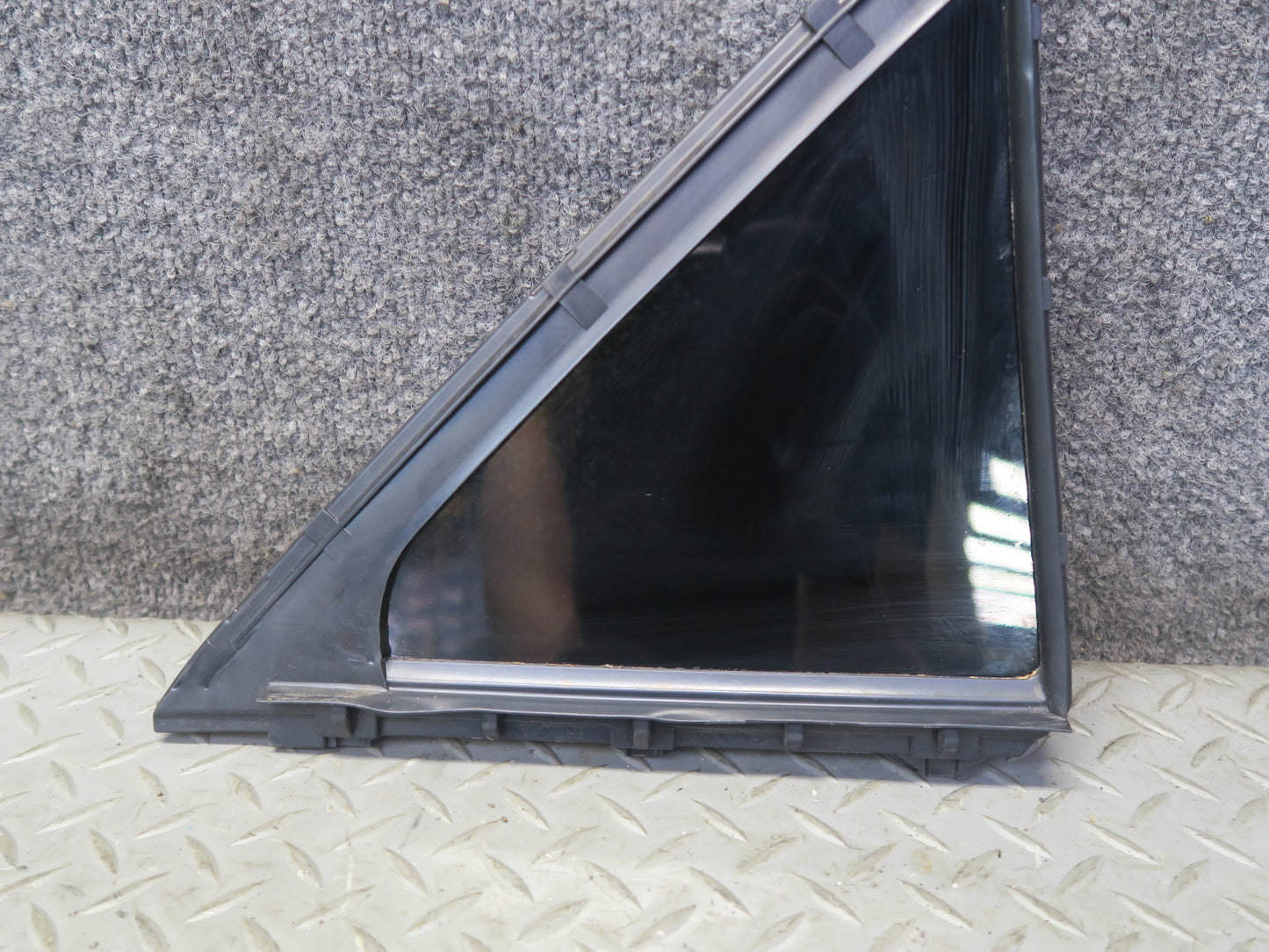 99-01 Toyota Crown JZS175 Sedan Rear Left Door Quarter Window Glass OEM