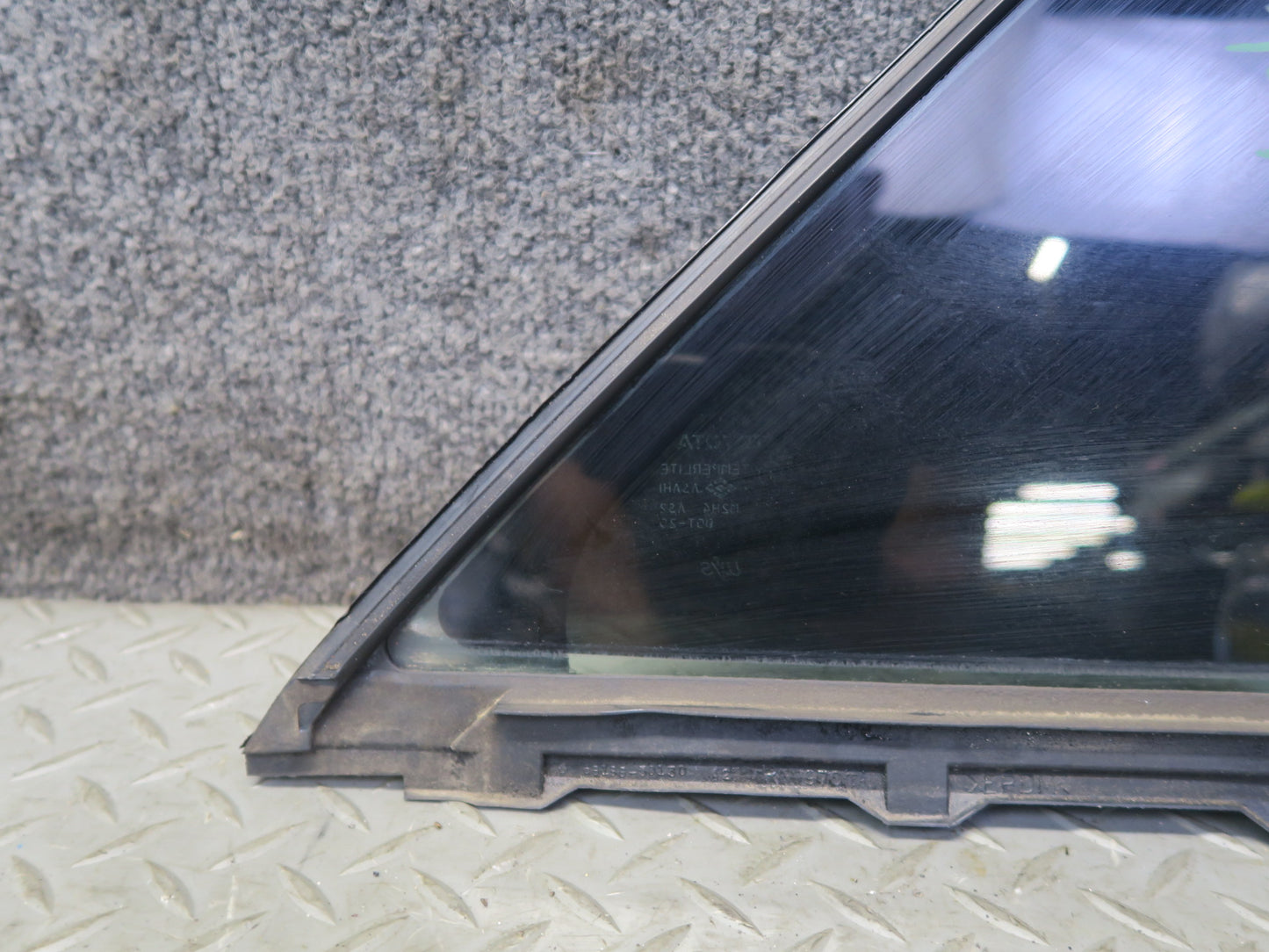 99-01 Toyota Crown JZS175 Sedan Rear Right Door Quarter Window Glass OEM