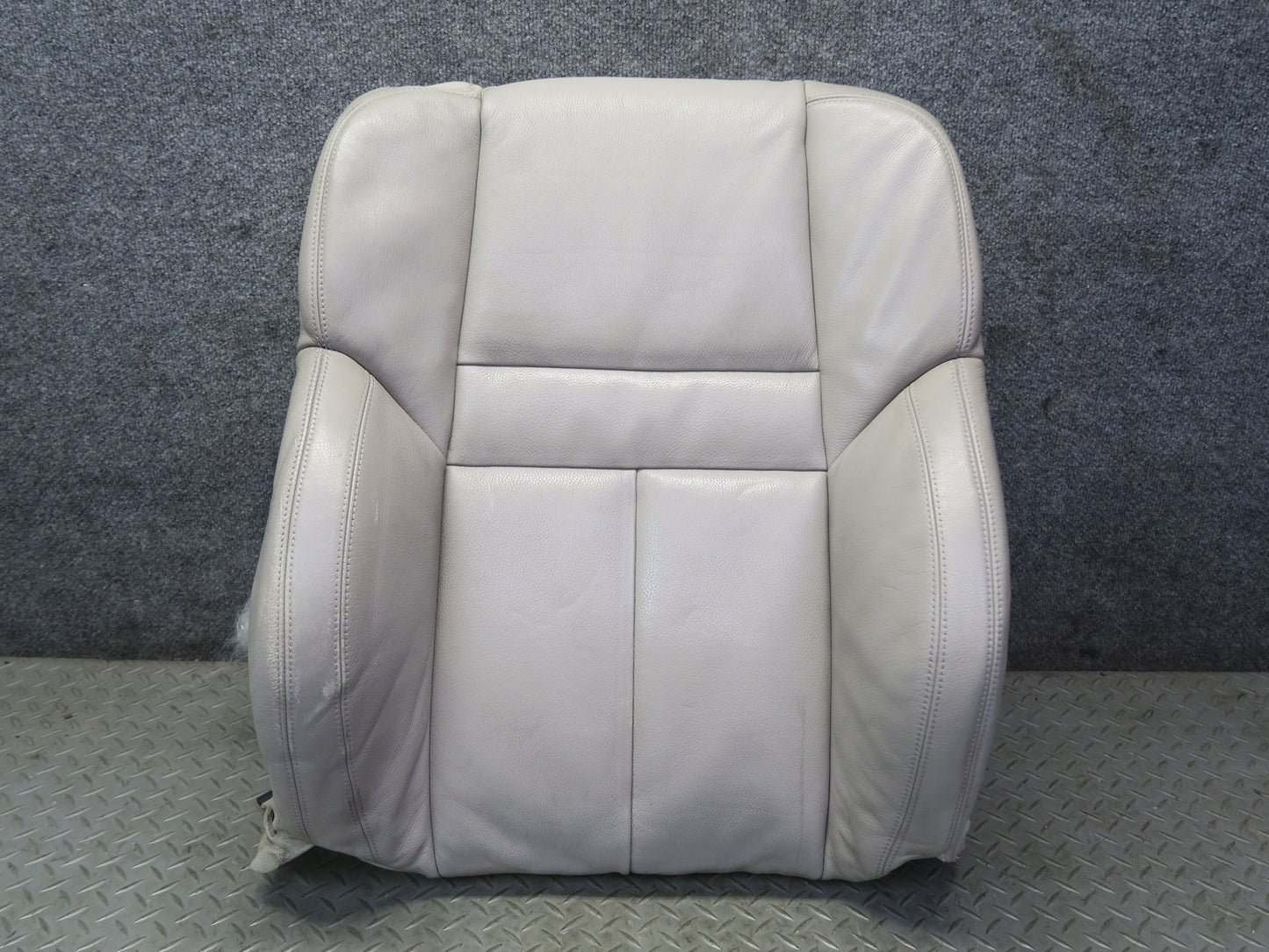 2007-2008 BMW E64 M6 Convertible Front Right Sport Seat Upper Leather Cushion