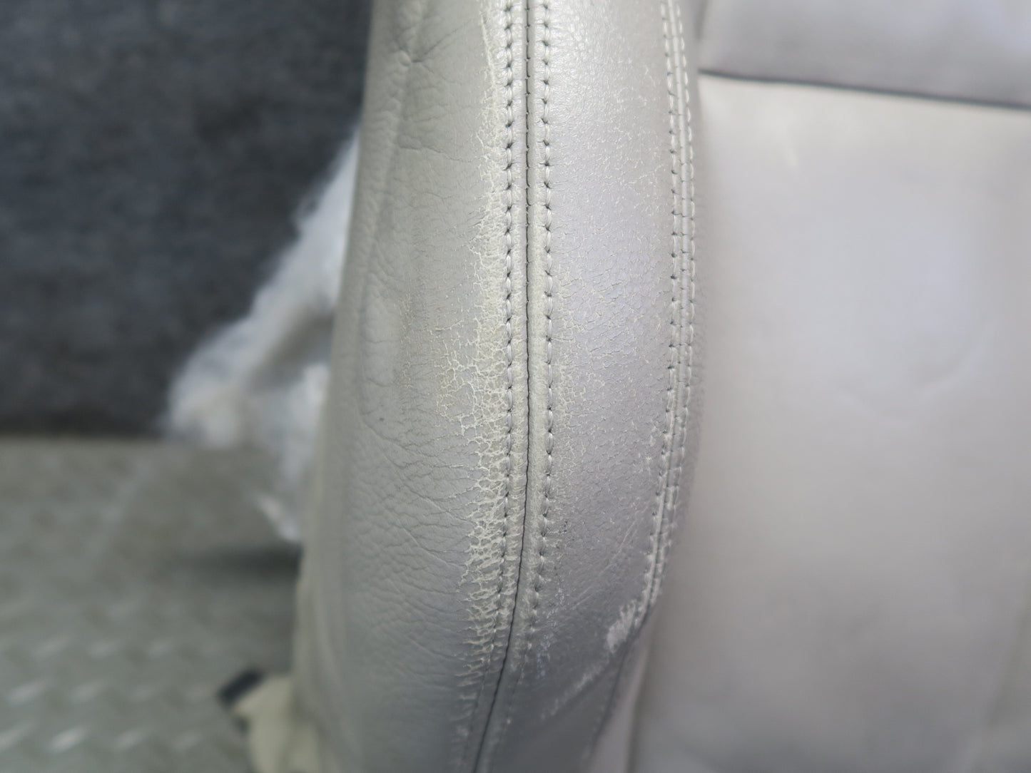 2007-2008 BMW E64 M6 Convertible Front Right Sport Seat Upper Leather Cushion