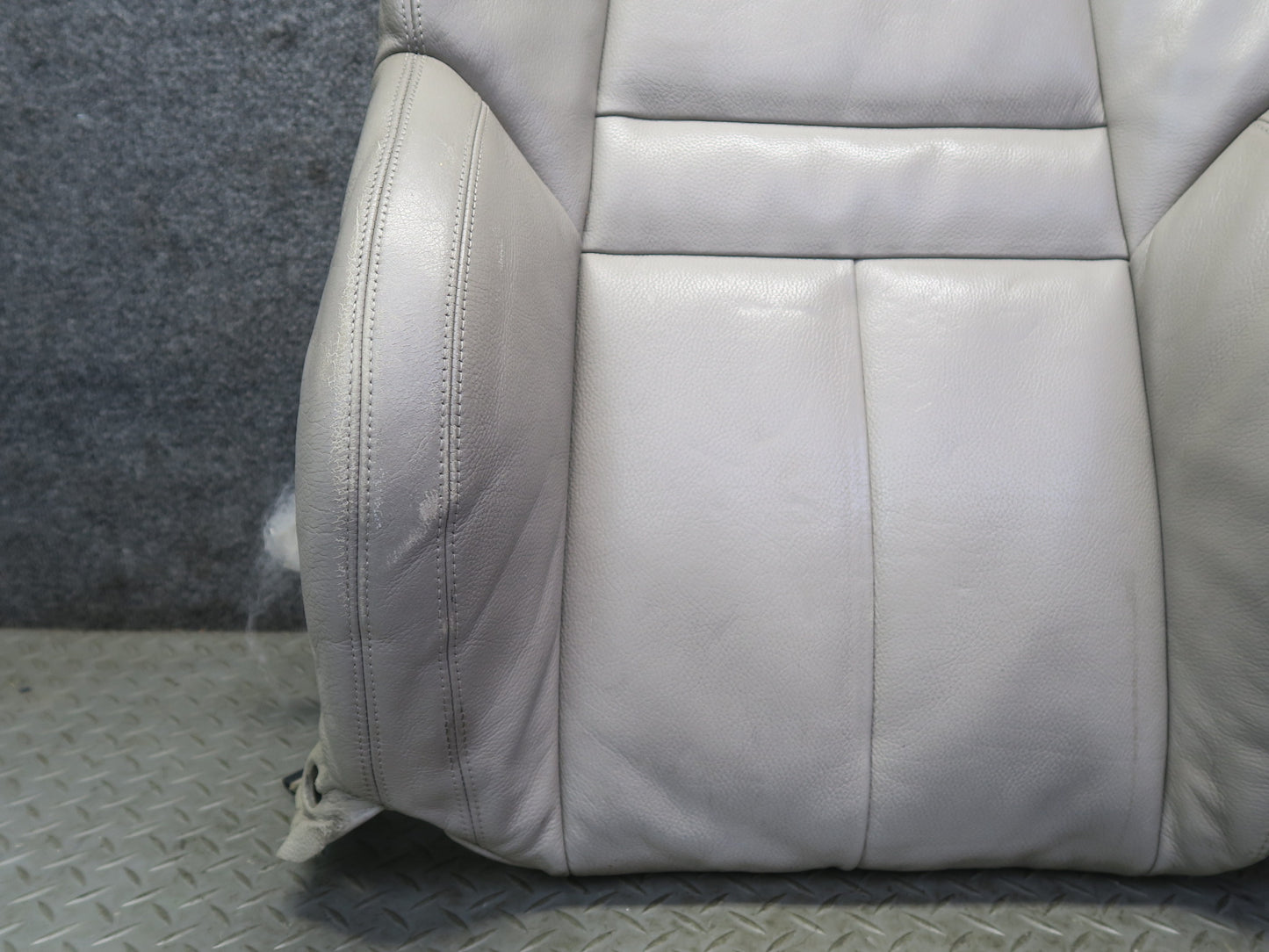 2007-2008 BMW E64 M6 Convertible Front Right Sport Seat Upper Leather Cushion
