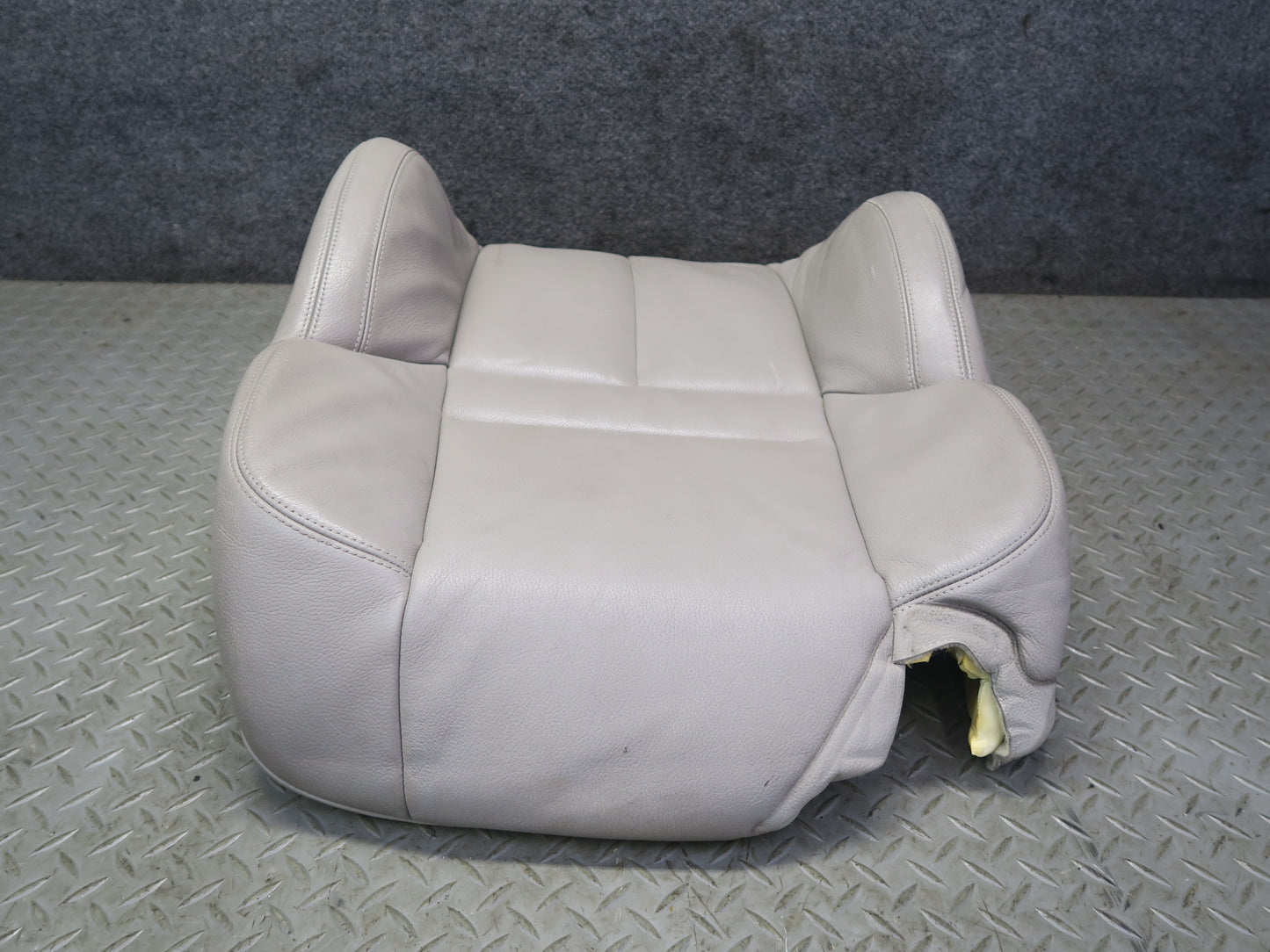 2007-2008 BMW E64 M6 Convertible Front Right Sport Seat Upper Leather Cushion