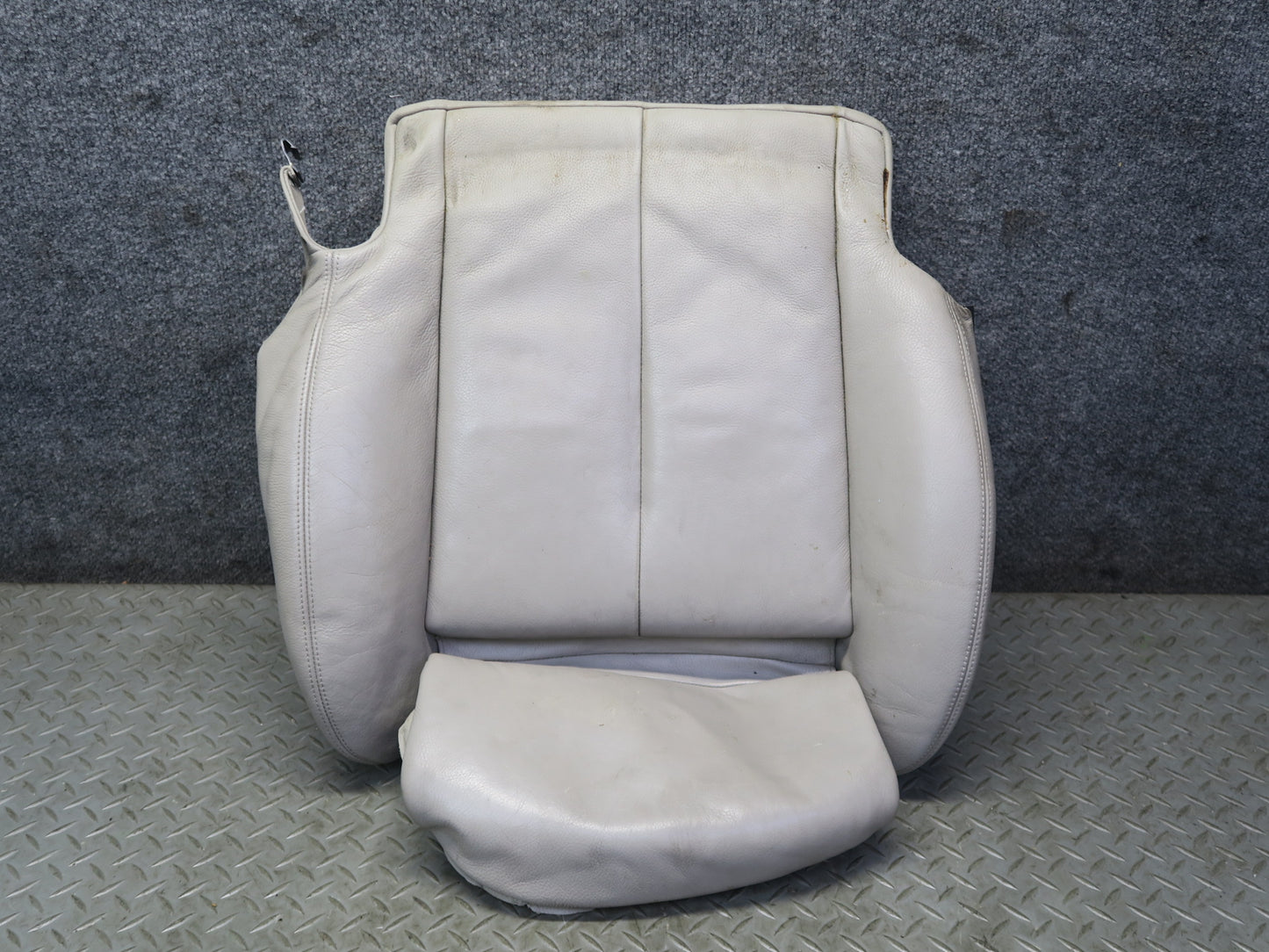 2007-2008 BMW E64 M6 Convertible Front Right Sport Seat Lower Leather Cushion