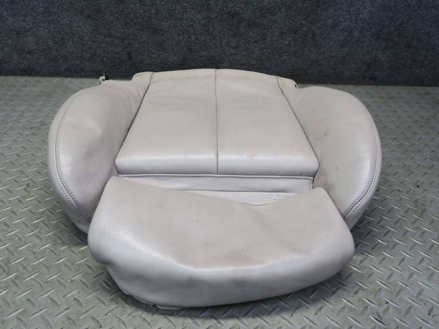 2007-2008 BMW E64 M6 Convertible Front Right Sport Seat Lower Leather Cushion