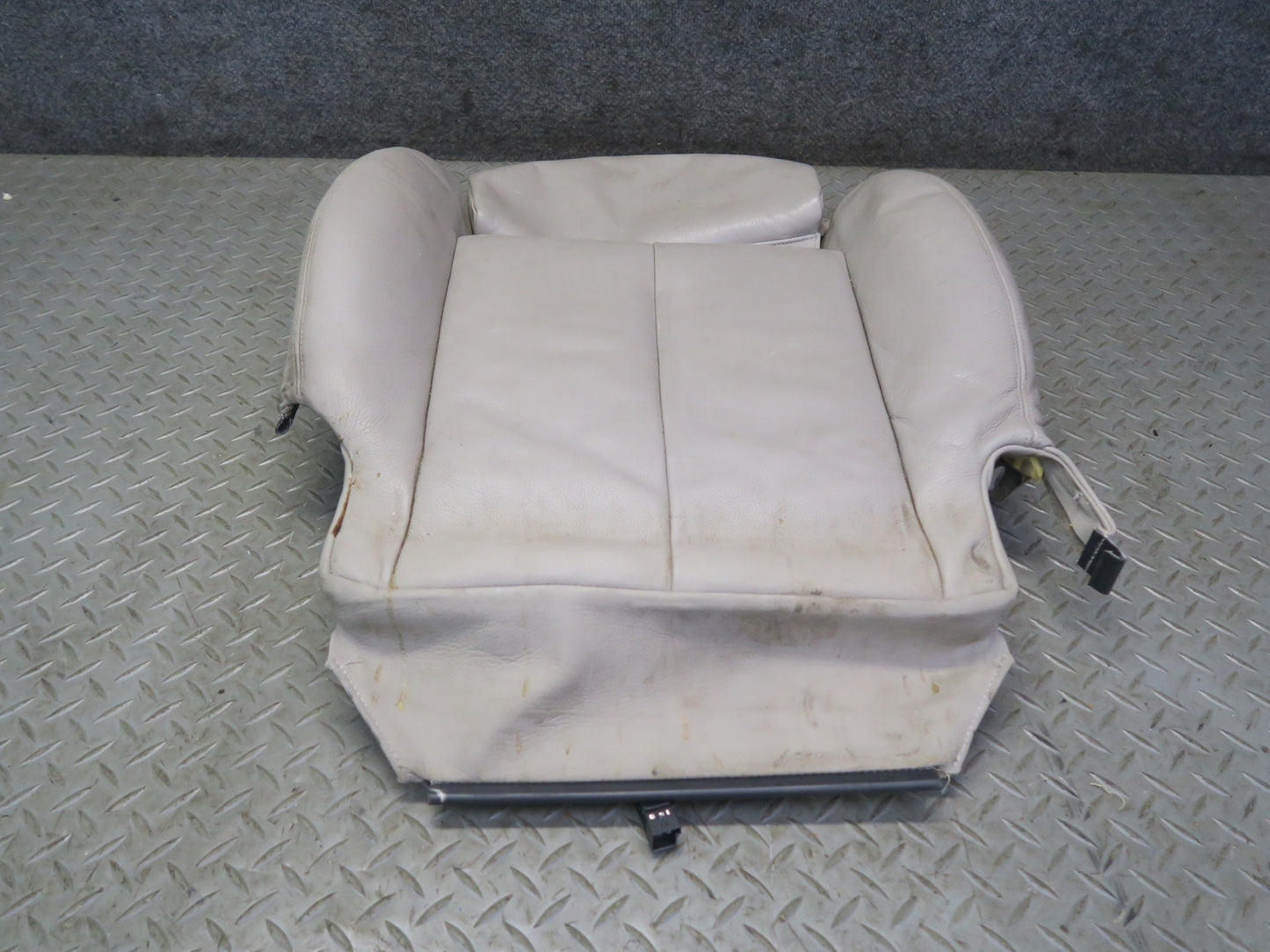 2007-2008 BMW E64 M6 Convertible Front Right Sport Seat Lower Leather Cushion