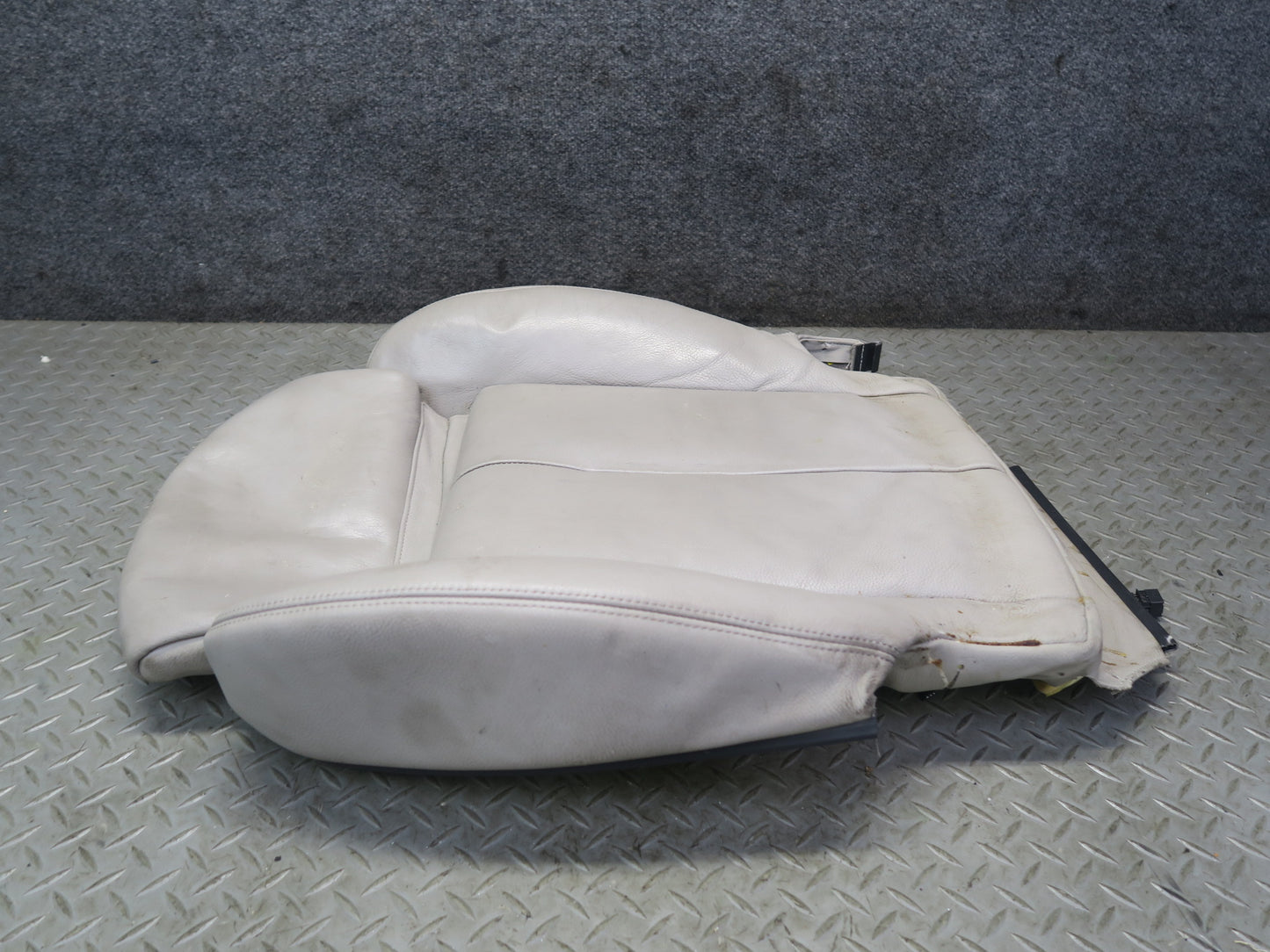 2007-2008 BMW E64 M6 Convertible Front Right Sport Seat Lower Leather Cushion
