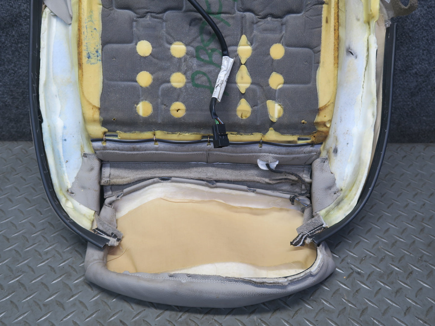 2007-2008 BMW E64 M6 Convertible Front Right Sport Seat Lower Leather Cushion