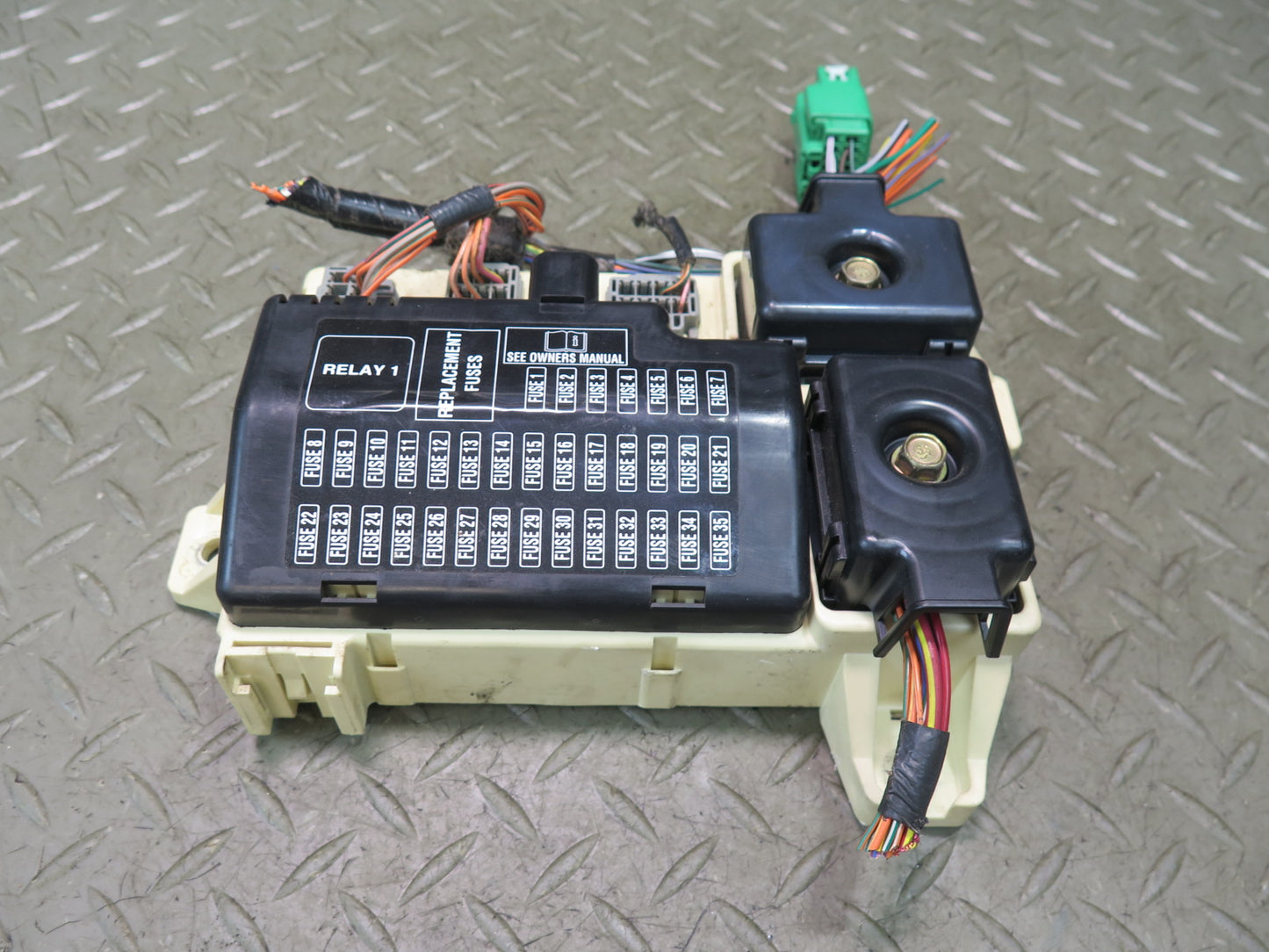 02-05 Ford Thunderbird Power Distribution Fuse Relay Box OEM