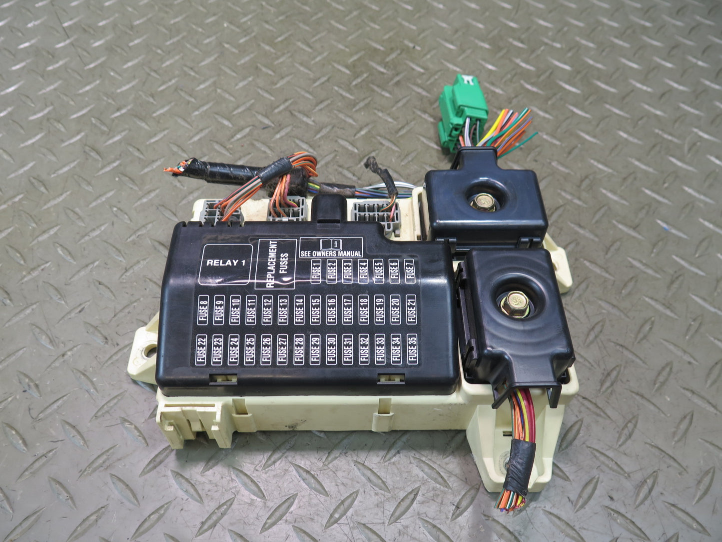 02-05 Ford Thunderbird Power Distribution Fuse Relay Box OEM