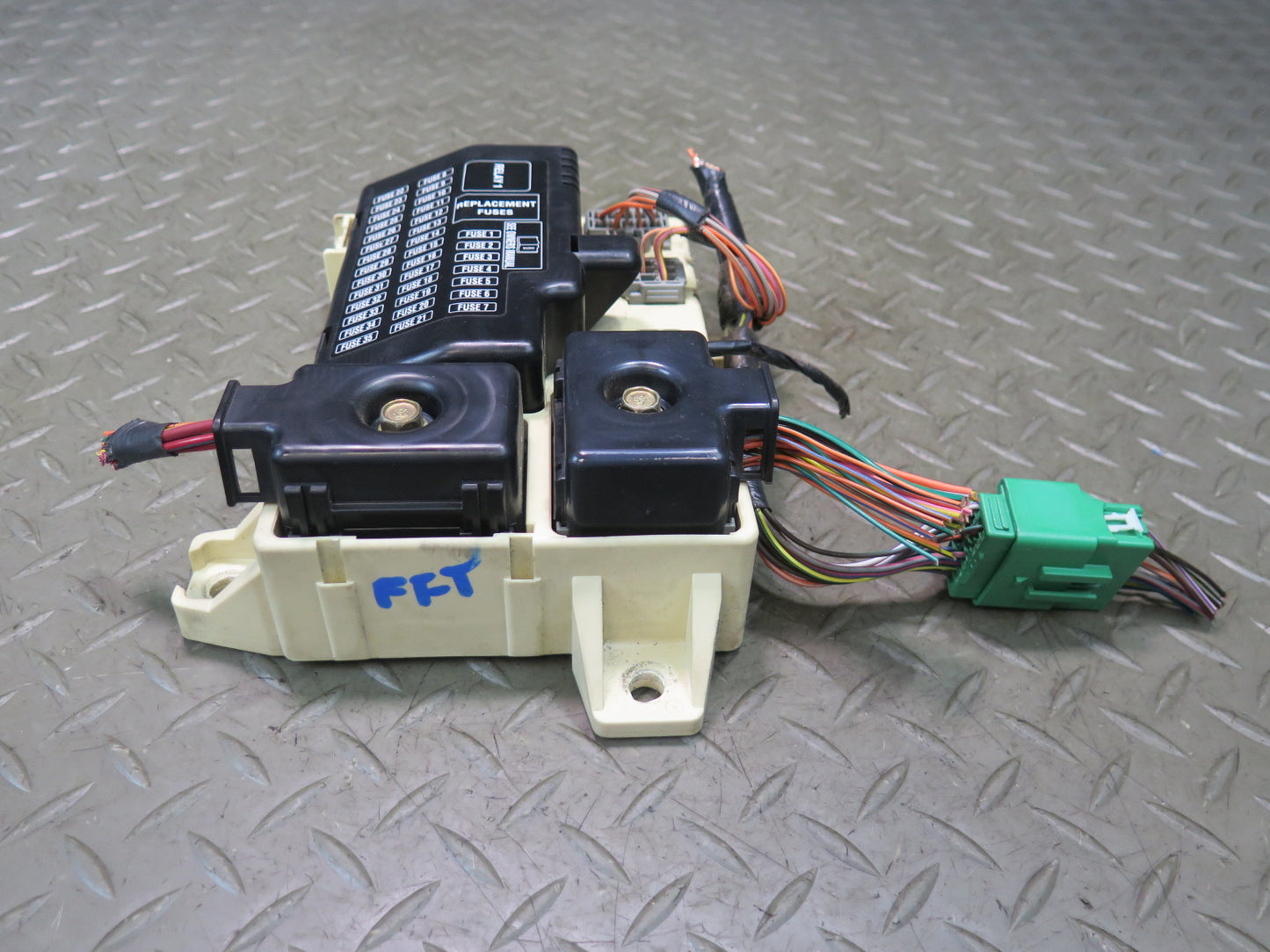 02-05 Ford Thunderbird Power Distribution Fuse Relay Box OEM