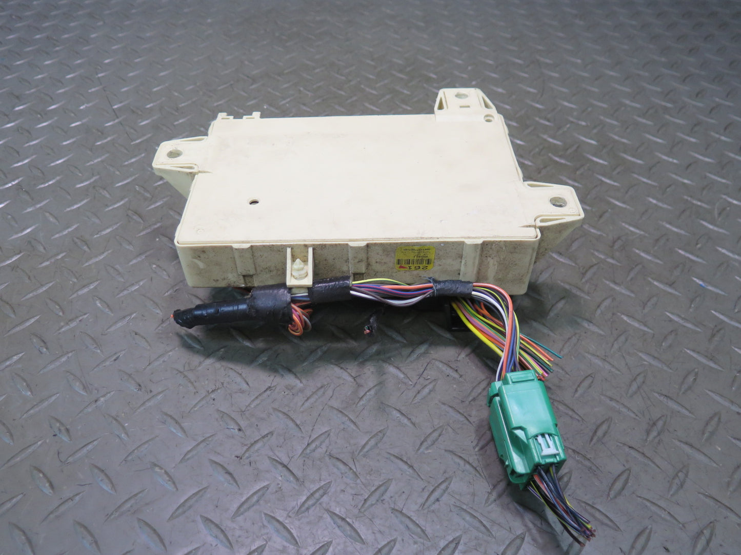 02-05 Ford Thunderbird Power Distribution Fuse Relay Box OEM