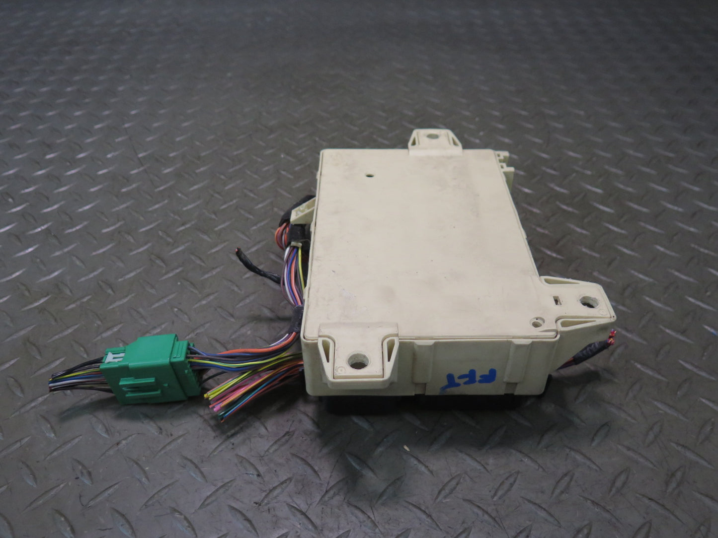 02-05 Ford Thunderbird Power Distribution Fuse Relay Box OEM