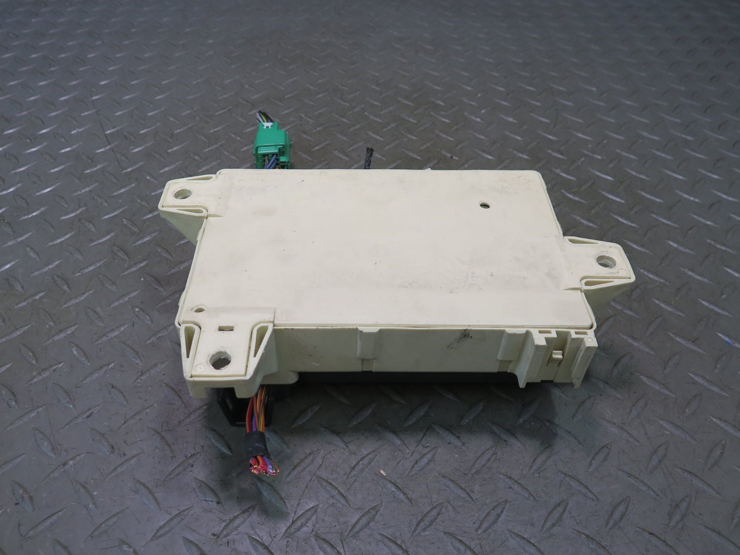 02-05 Ford Thunderbird Power Distribution Fuse Relay Box OEM